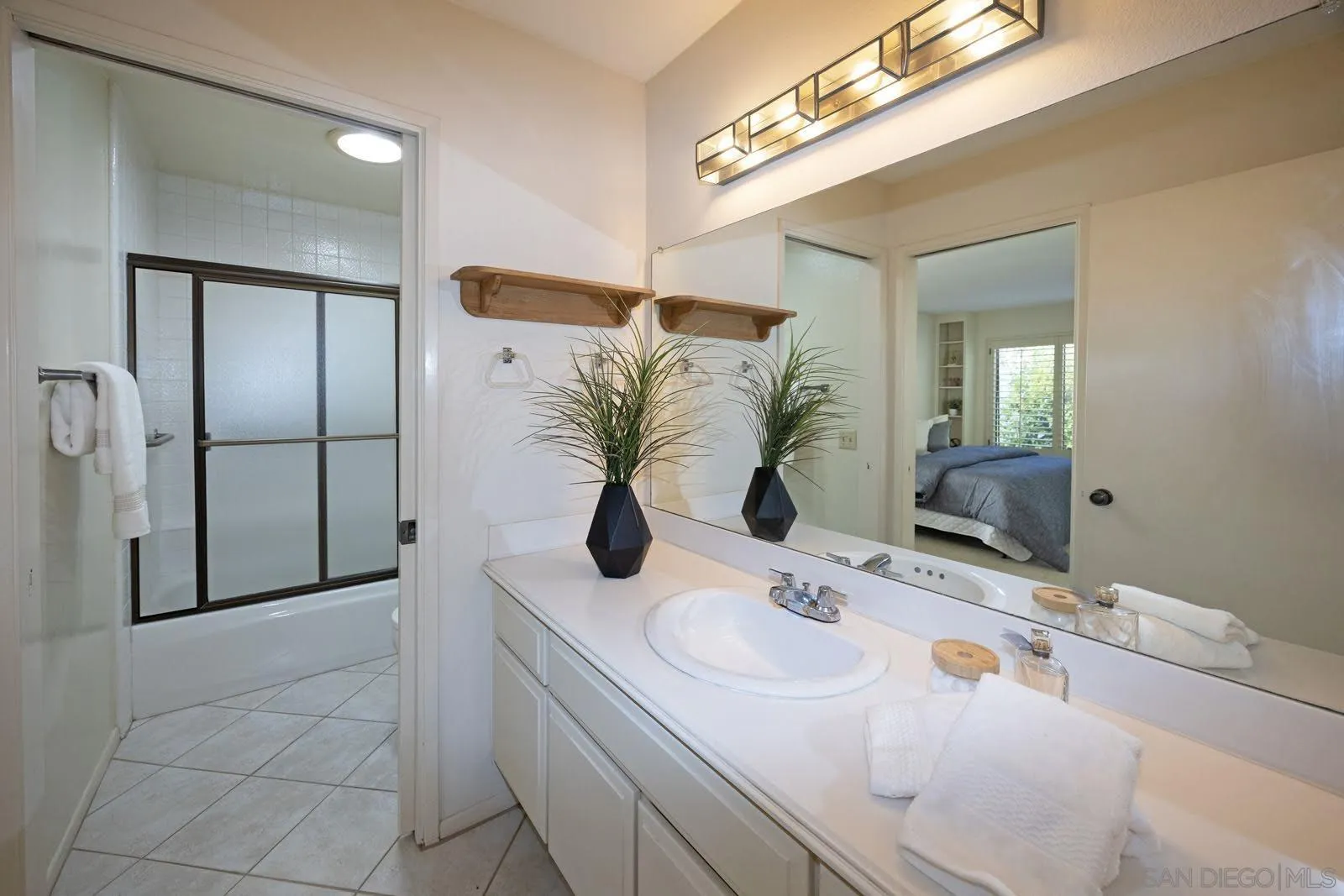https://cdn.realtyfeed.com/cdn/127/260021593/74cf25a06bd153788f9811733648f5ee.webp