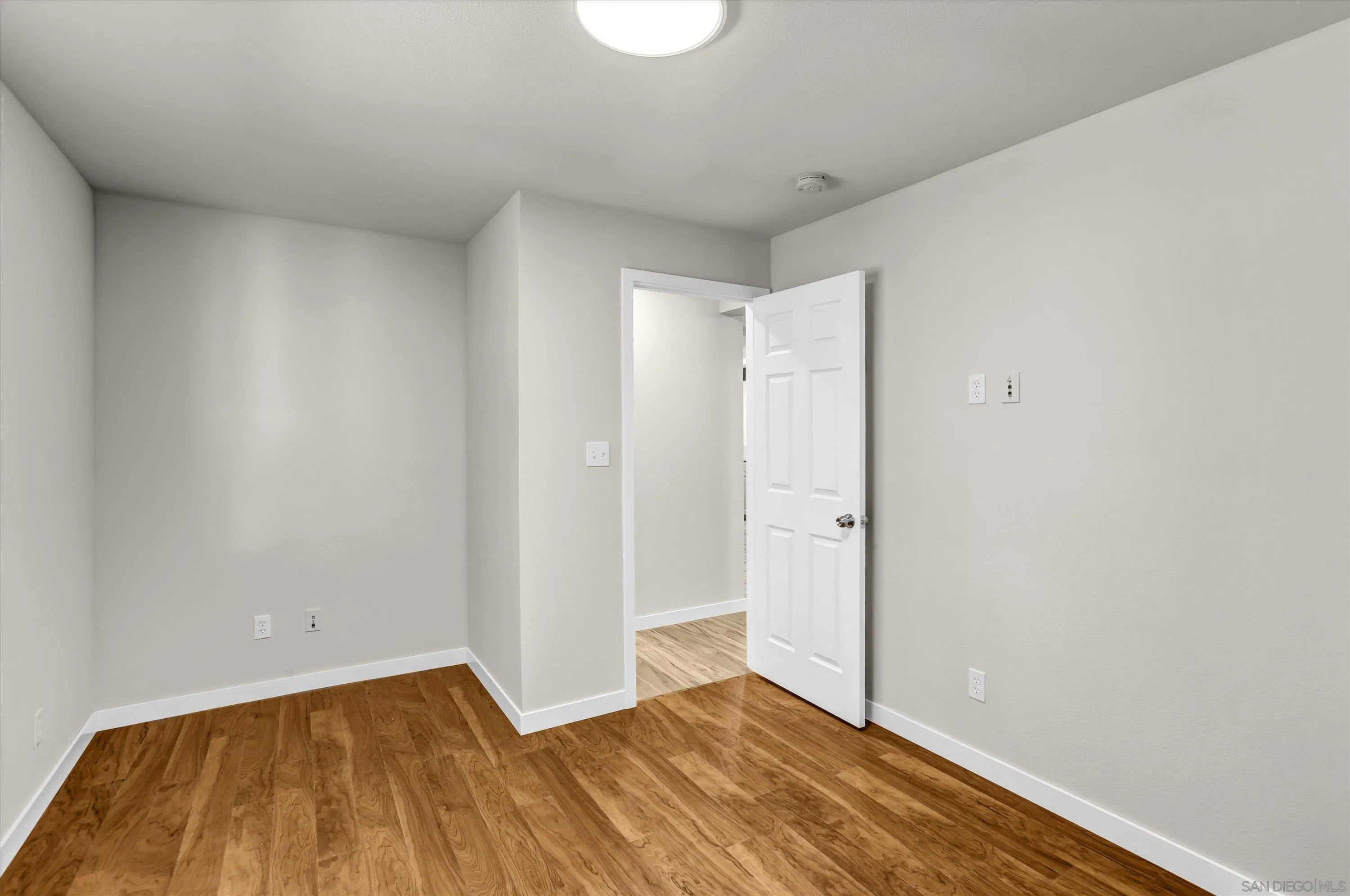 https://cdn.realtyfeed.com/cdn/127/260021595/407b59502a524d689f2625740272d2e3.webp