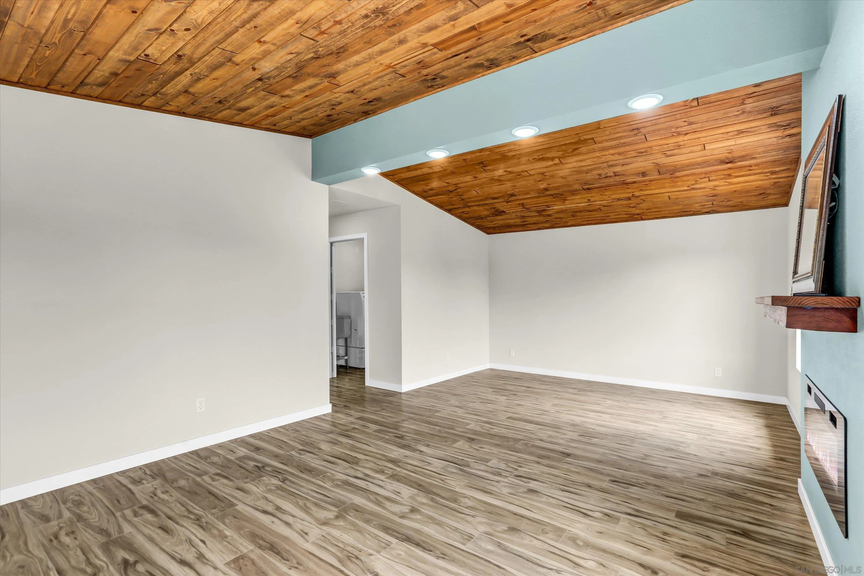 https://cdn.realtyfeed.com/cdn/127/260021595/99ef0a376010b78766fa8b289801ebbf.webp