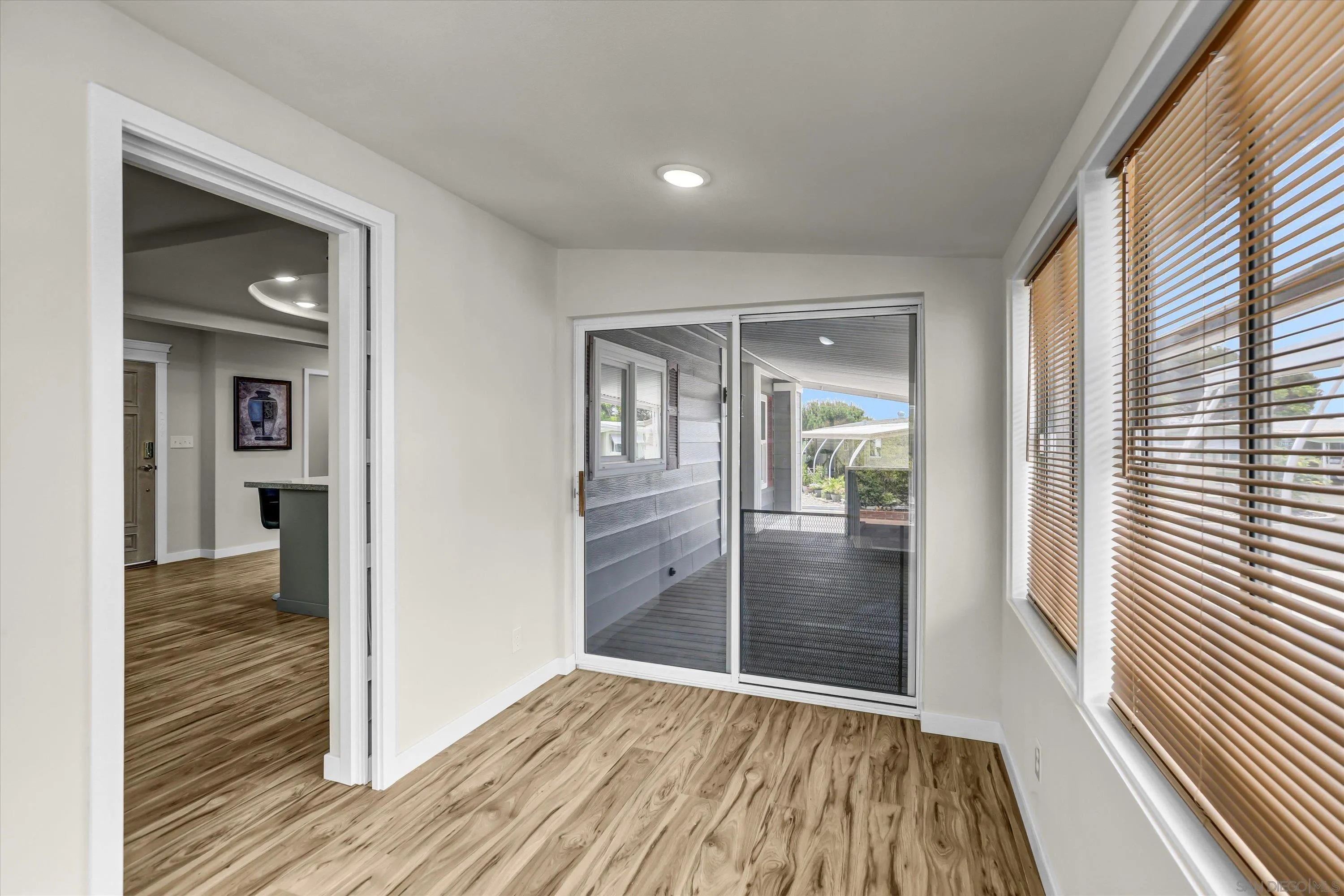 https://cdn.realtyfeed.com/cdn/127/260021595/b85f1ab0da1b5272bd38f3876783458f.webp