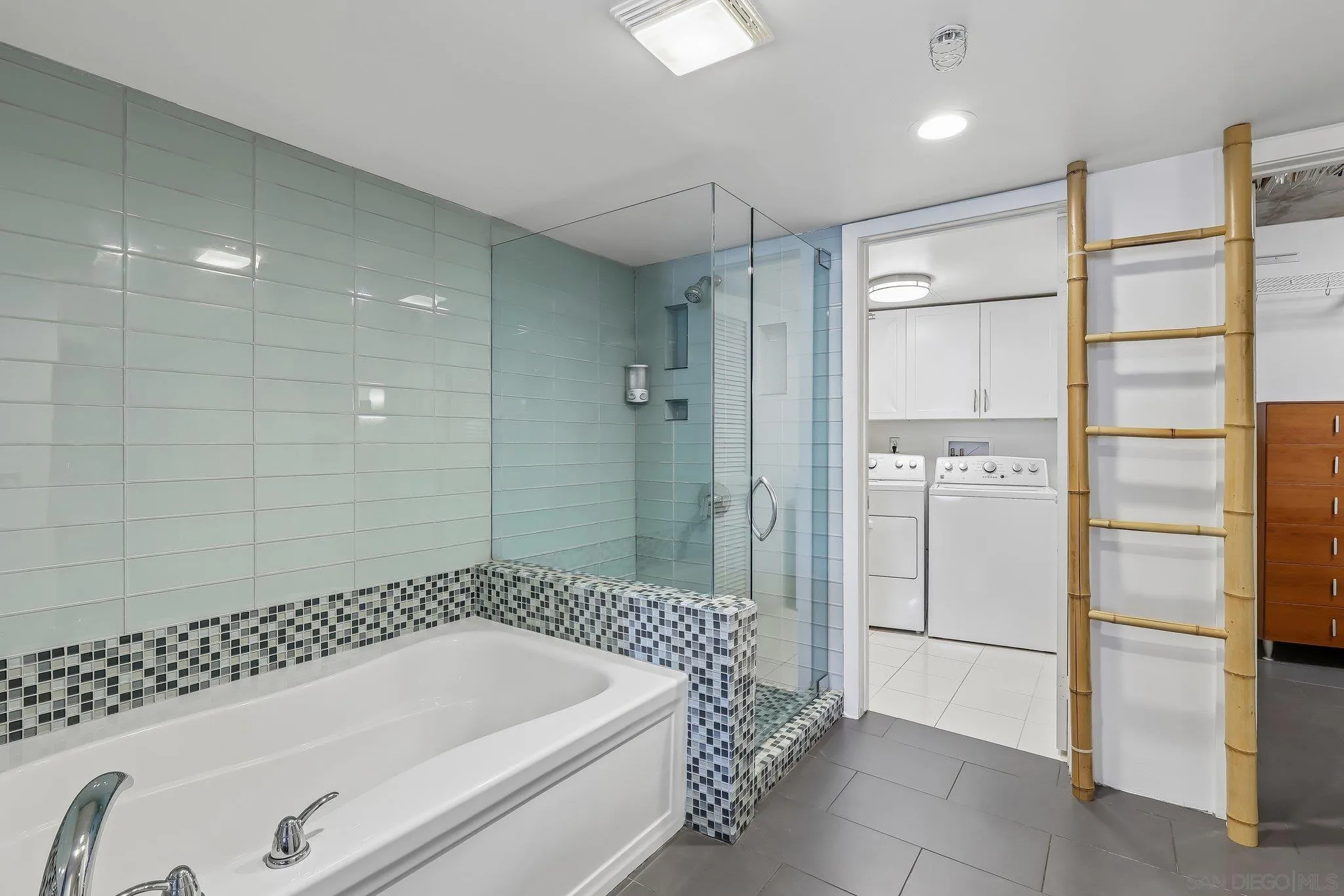 https://cdn.realtyfeed.com/cdn/127/260021601/1195a41bc7e0ea094b6b1ca39994cdb3.webp