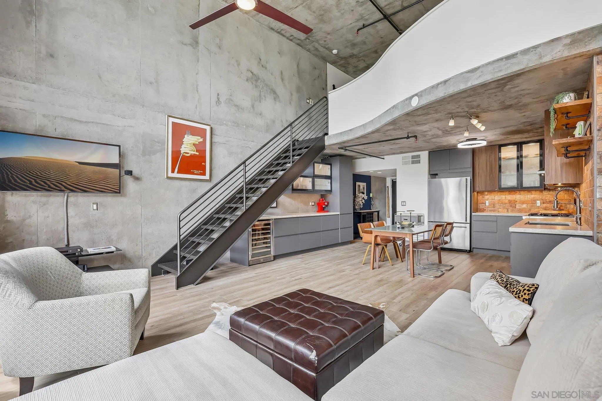 https://cdn.realtyfeed.com/cdn/127/260021601/1be8fbebf48cd54d4a525437d3a2ac75.webp