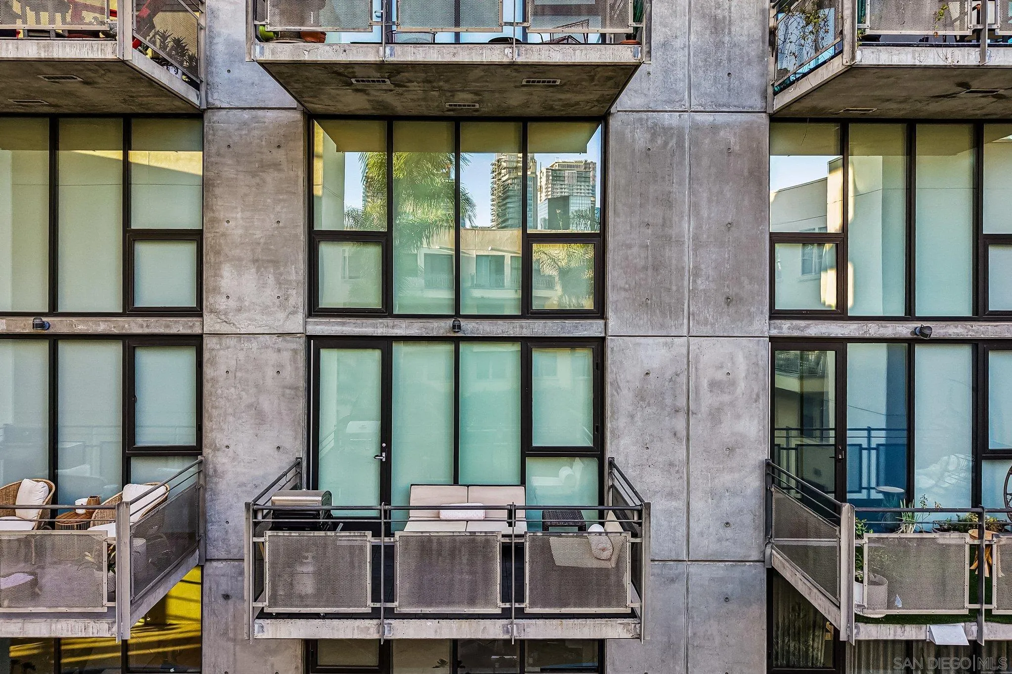 https://cdn.realtyfeed.com/cdn/127/260021601/8e0332b8775049025d8dcb79bd22da15.webp