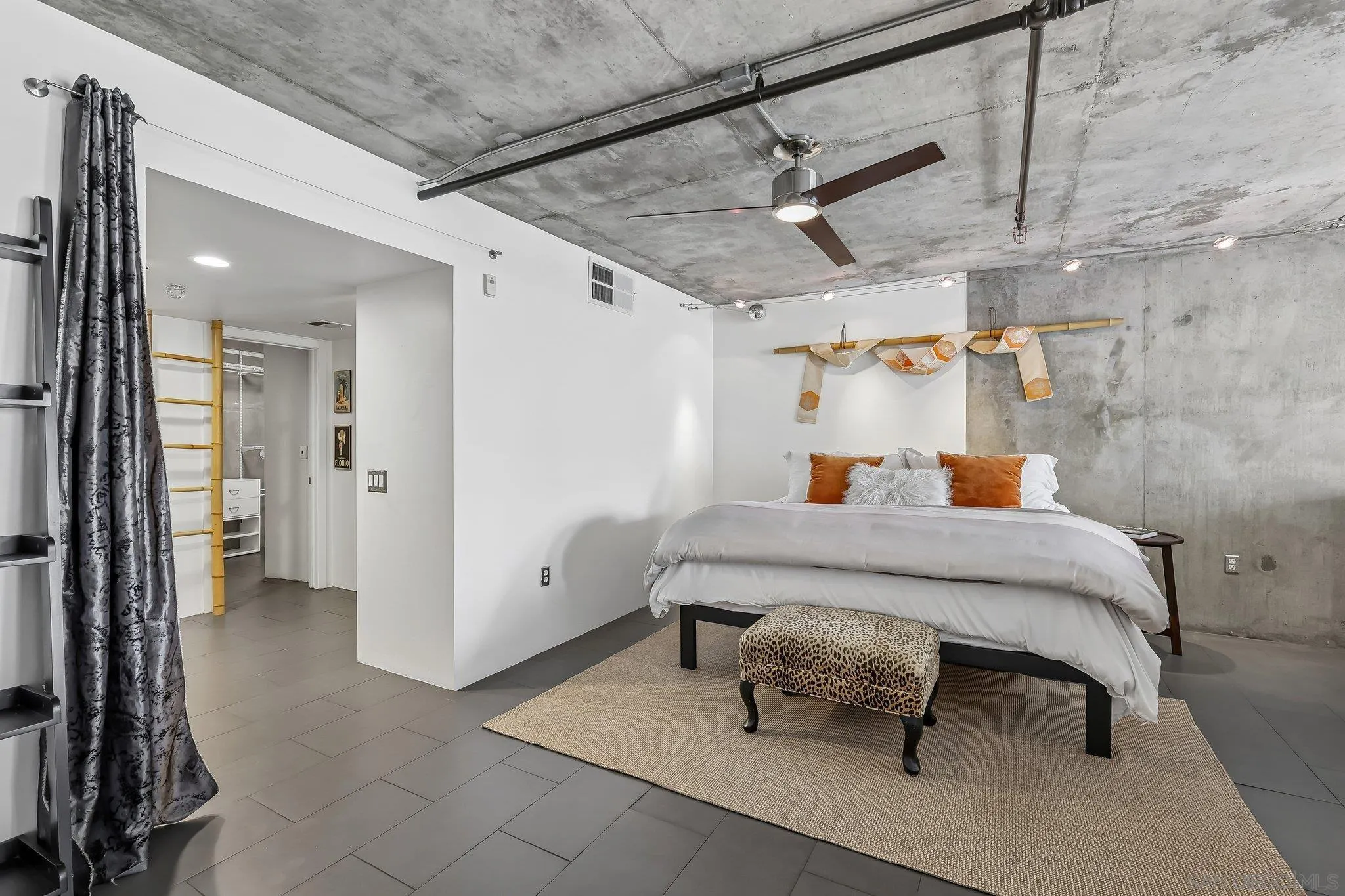 https://cdn.realtyfeed.com/cdn/127/260021601/b98f8fd14e852e85fea01cafec650ae4.webp