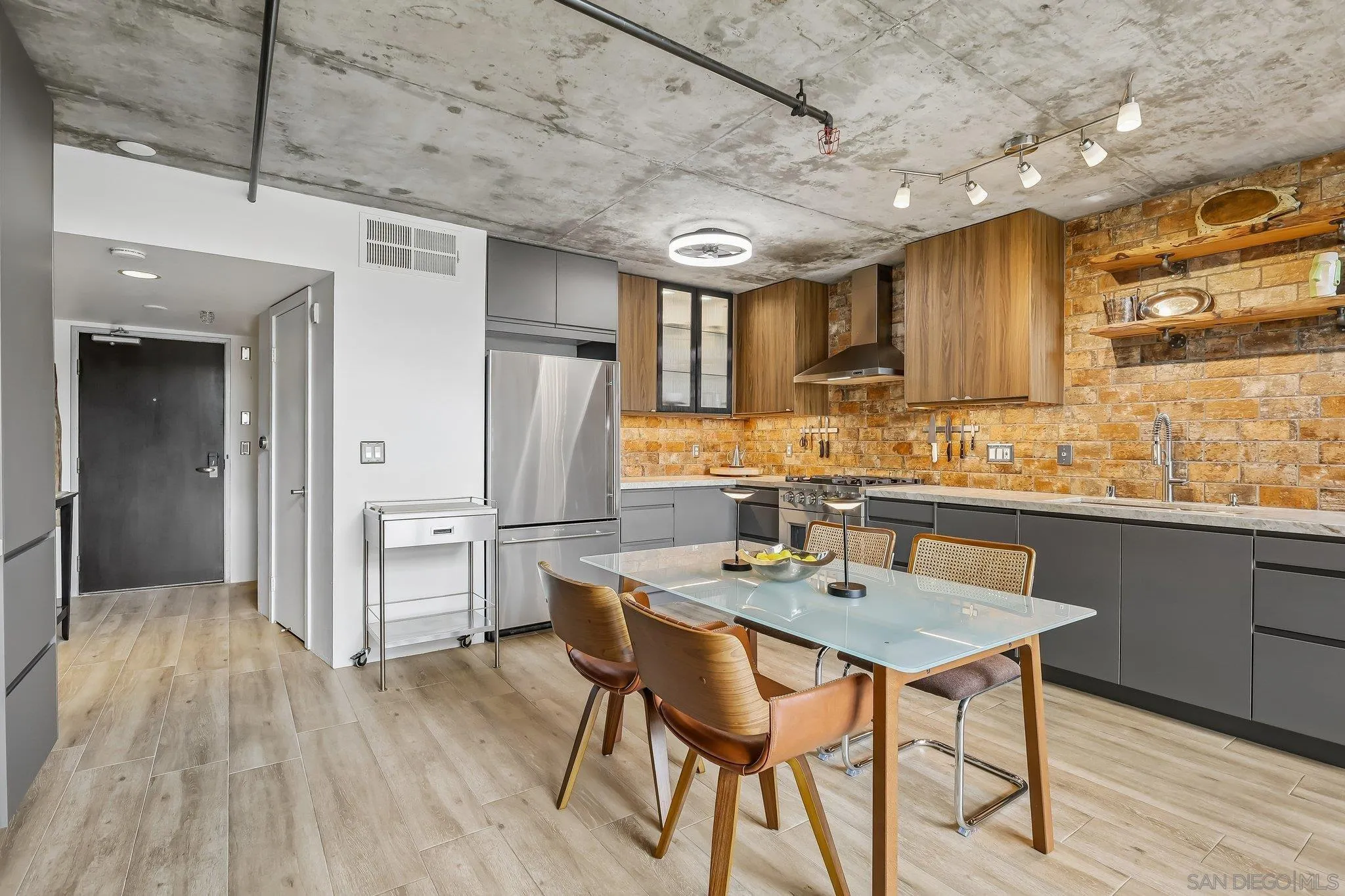 https://cdn.realtyfeed.com/cdn/127/260021601/d21276d6c8986cac3b61c22369d6f1c2.webp