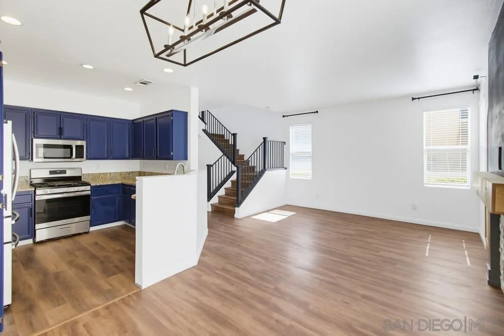 https://cdn.realtyfeed.com/cdn/127/260021602/fc72f127dcb92566392708813700275a.webp