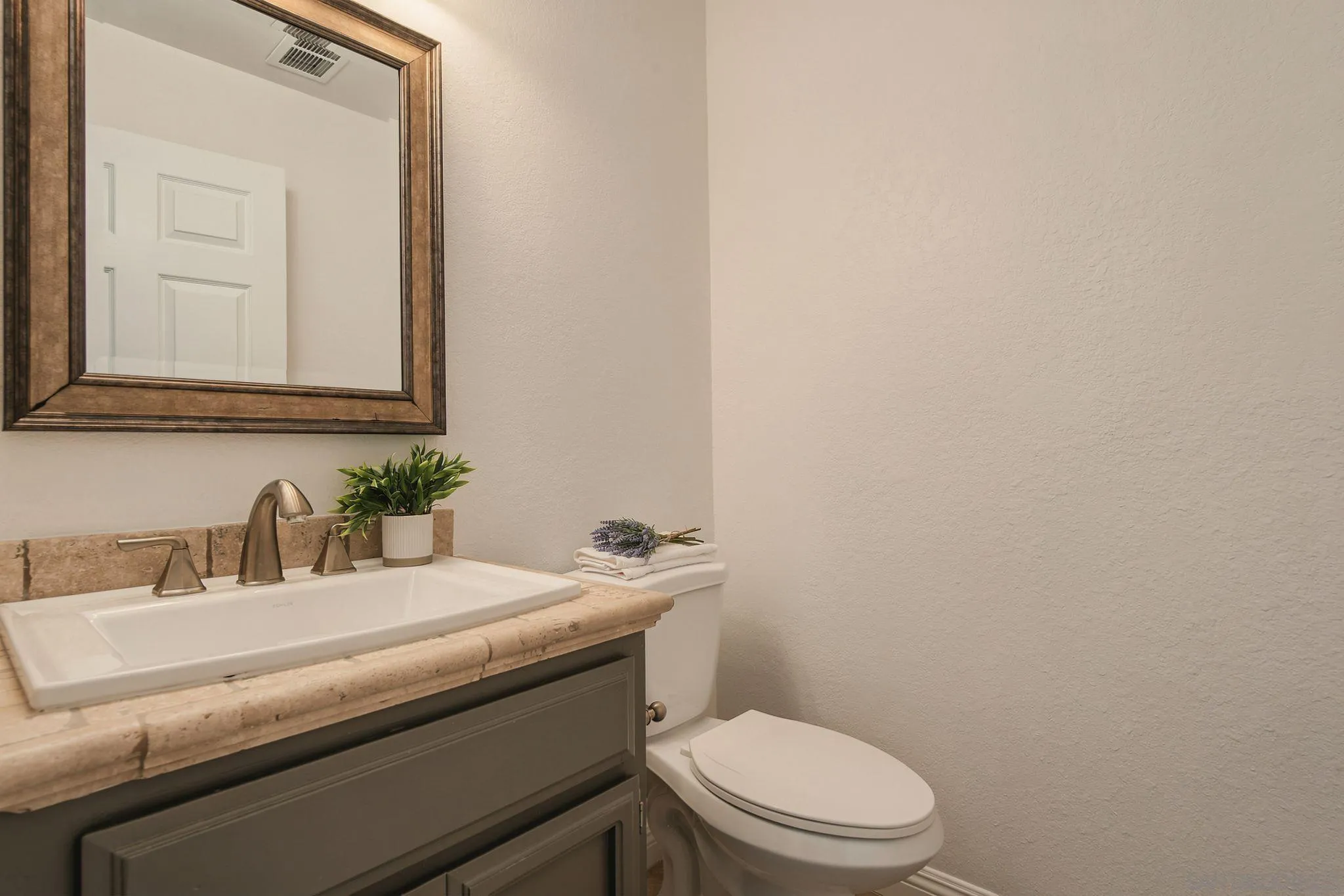 https://cdn.realtyfeed.com/cdn/127/260021605/82bb9f29f3eaede77bce4031b9f253bb.webp