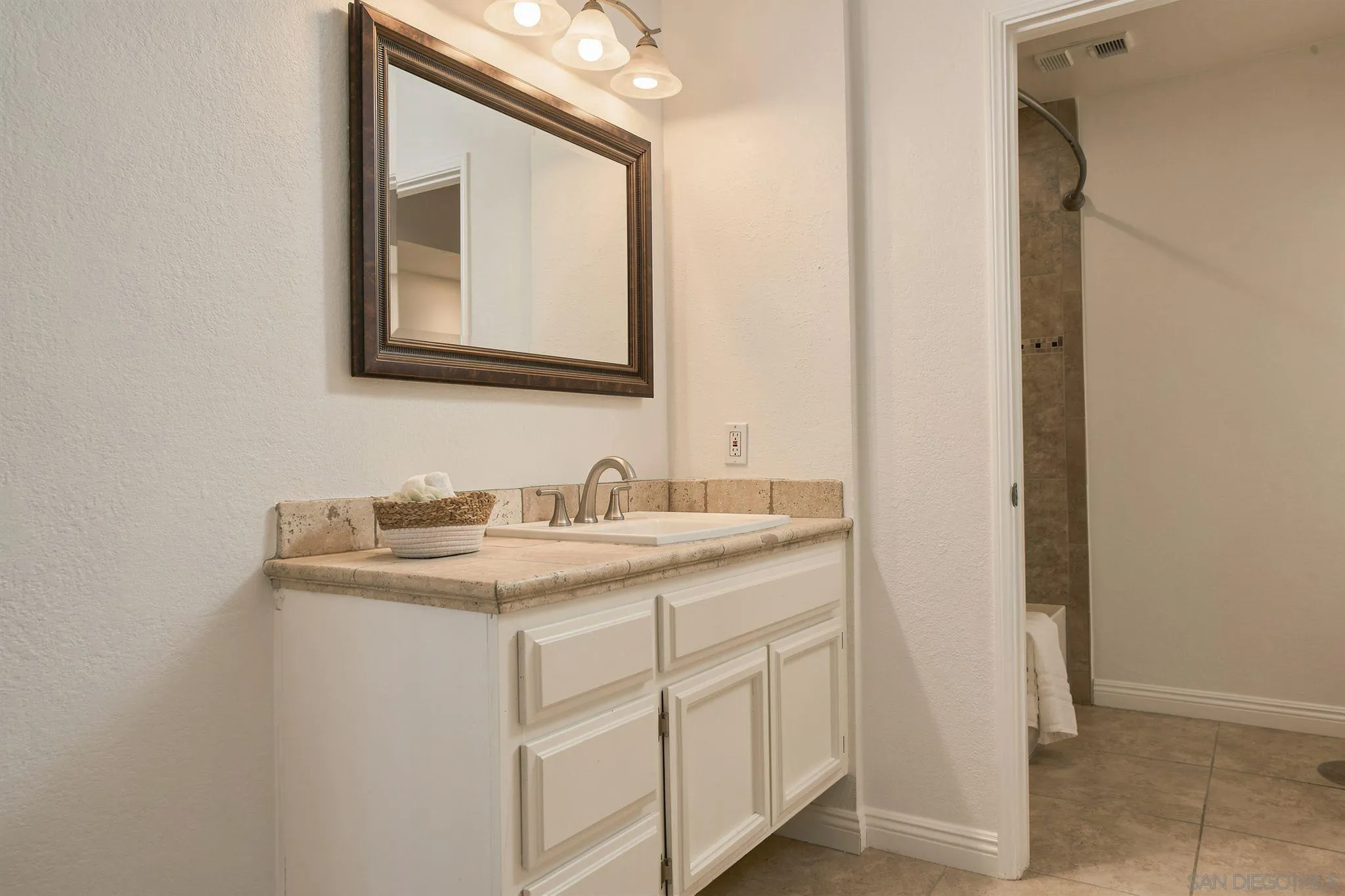https://cdn.realtyfeed.com/cdn/127/260021605/bb51aef9e47a4da27f05262c5cf93b7a.webp