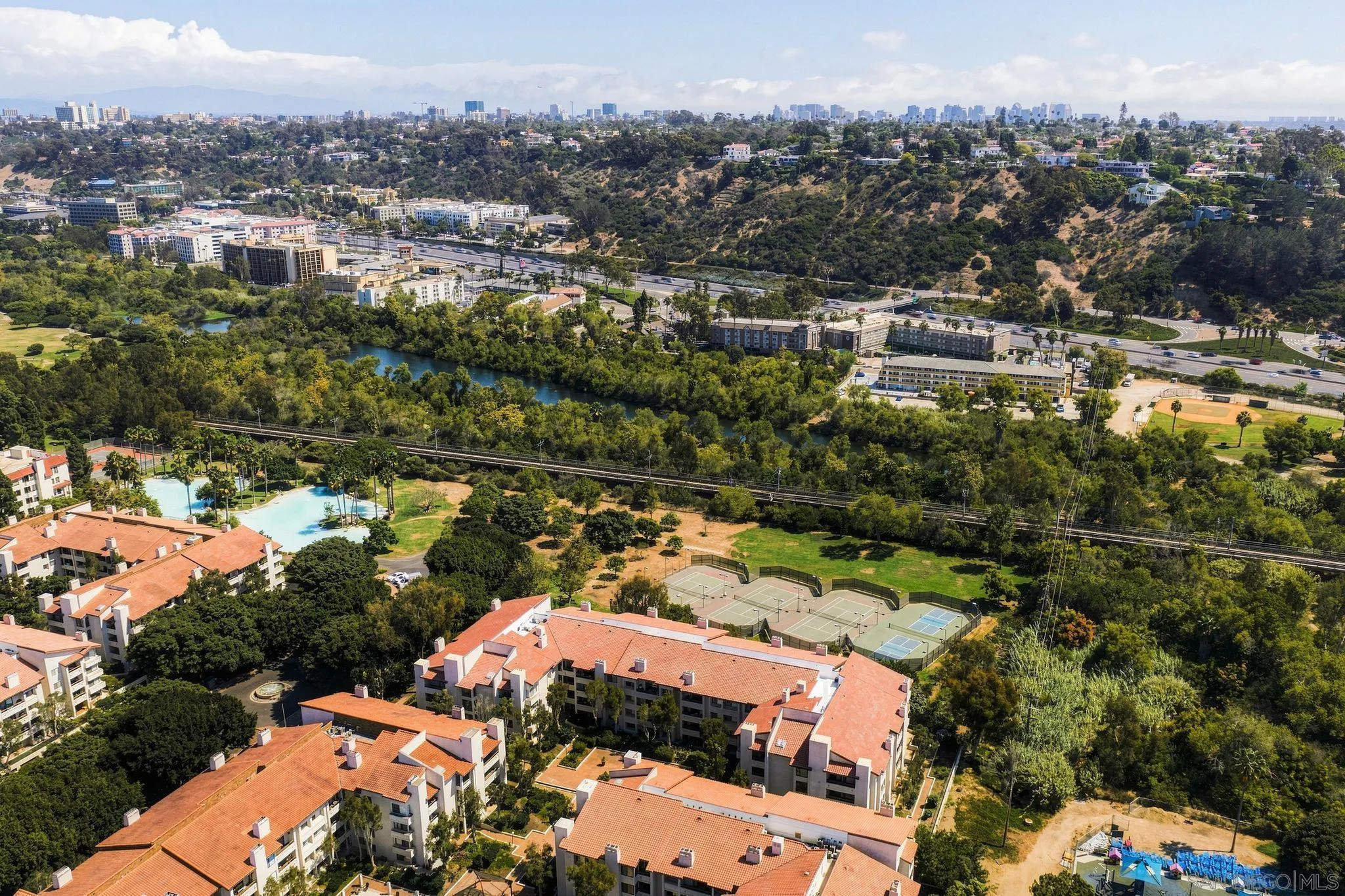 https://cdn.realtyfeed.com/cdn/127/260021605/f2ff76cf5a665f7e9aa4a728ad04d0cc.webp