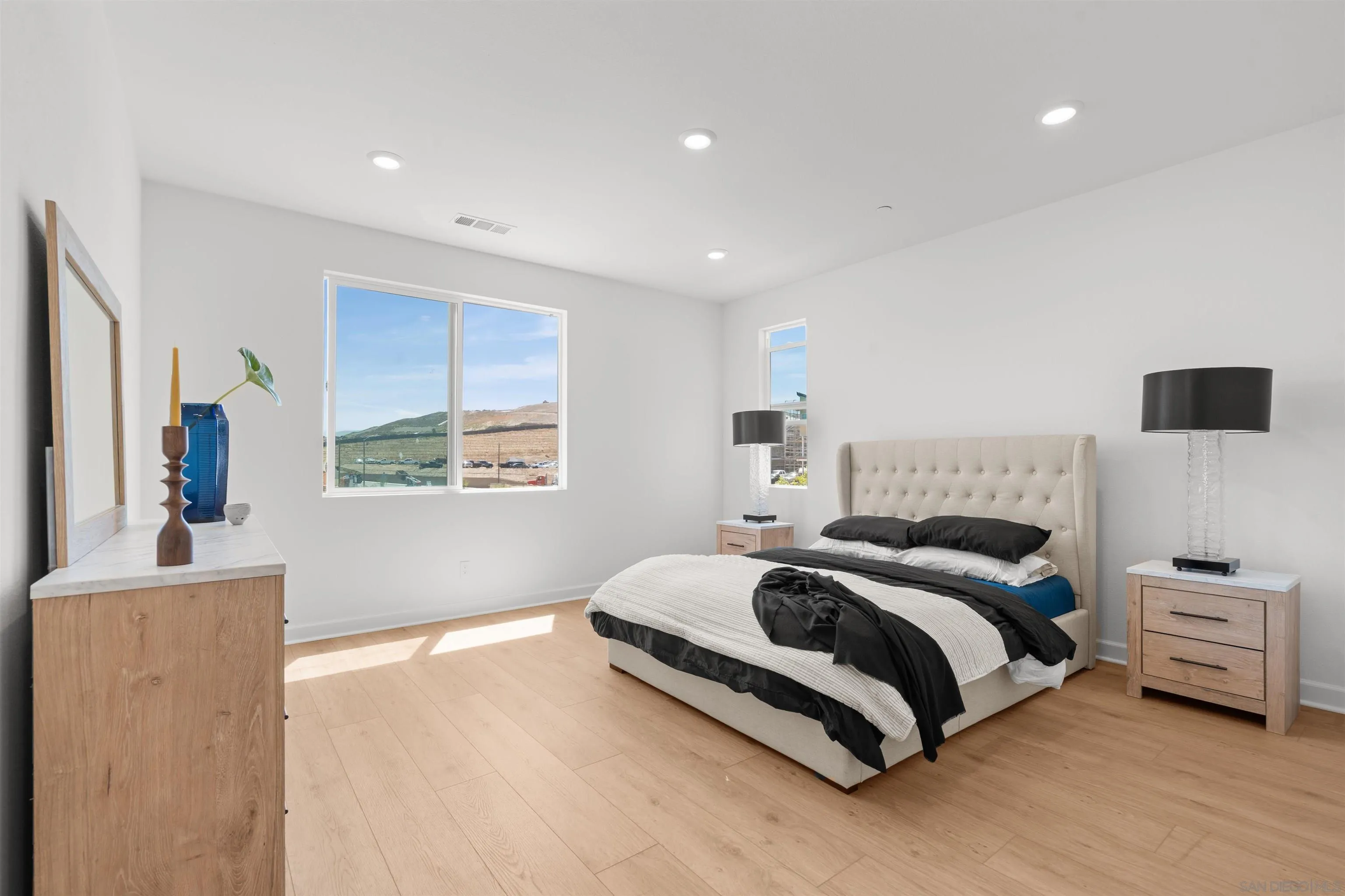 https://cdn.realtyfeed.com/cdn/127/260021607/cd0fb38019a58e0d87432143c8a8b26a.webp