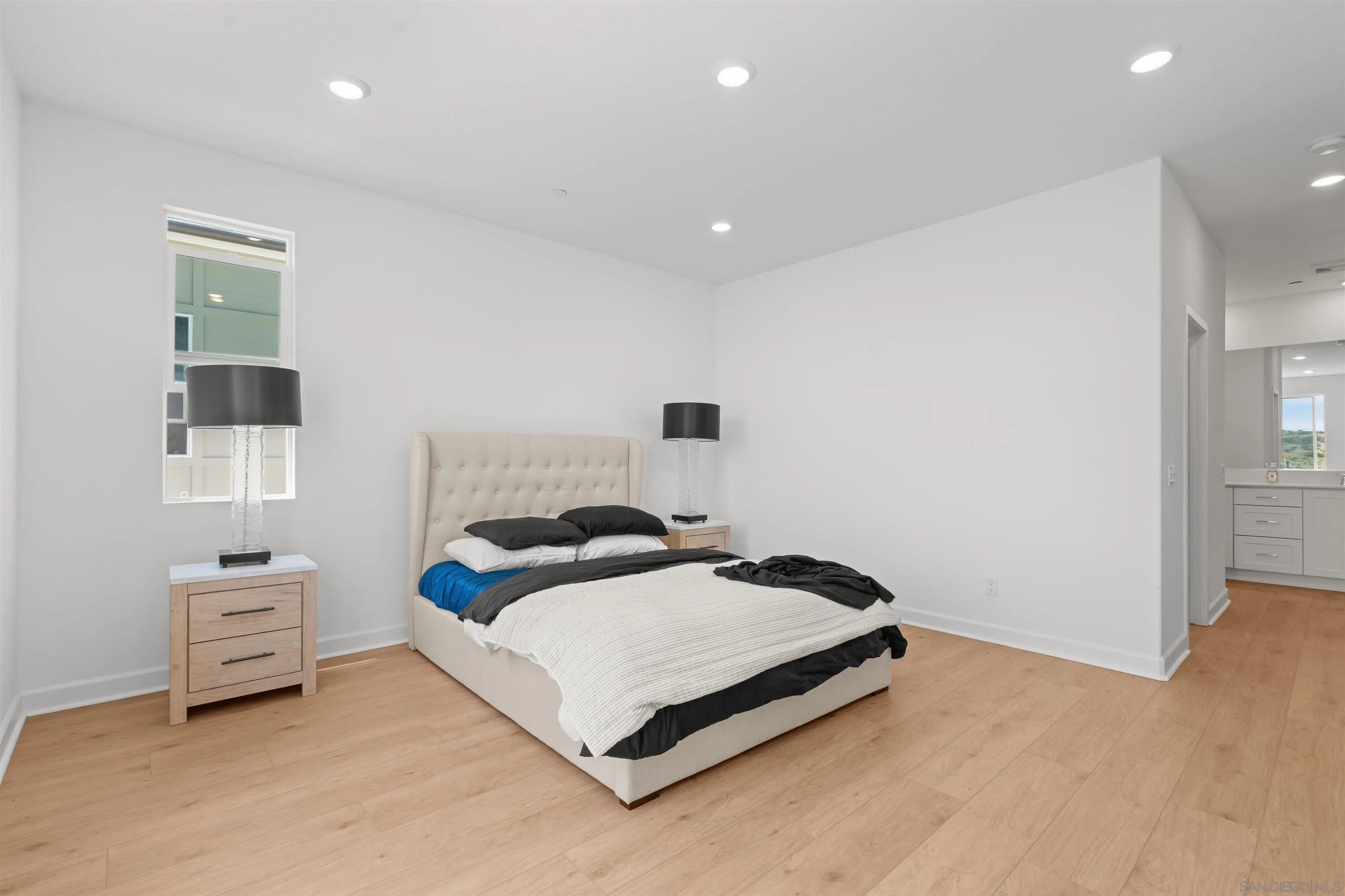 https://cdn.realtyfeed.com/cdn/127/260021607/e1682f3c0951e34db5bd90a928853af4.webp