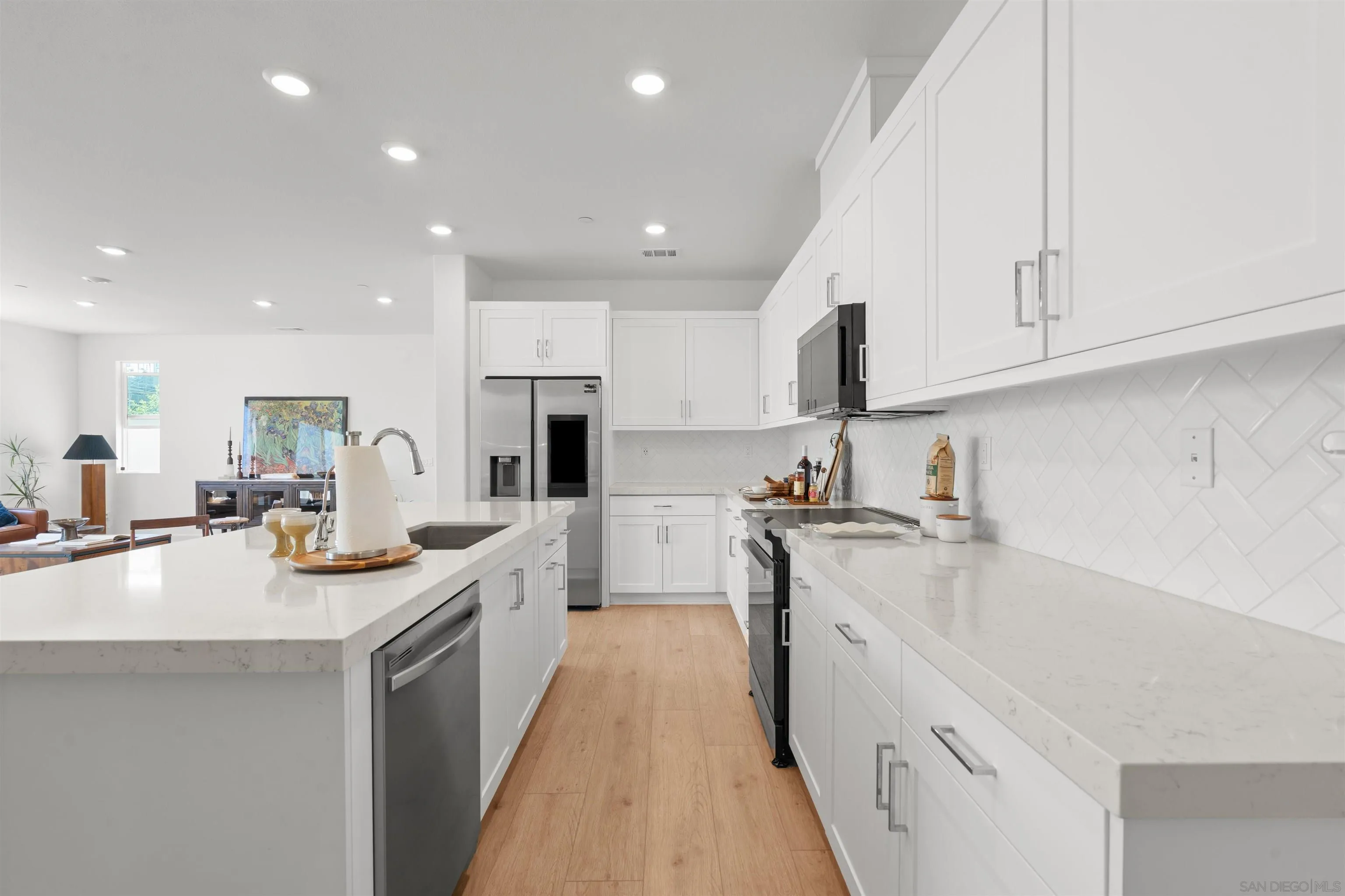 https://cdn.realtyfeed.com/cdn/127/260021607/f41aa04beb90d52b1047efc42ea4a37c.webp
