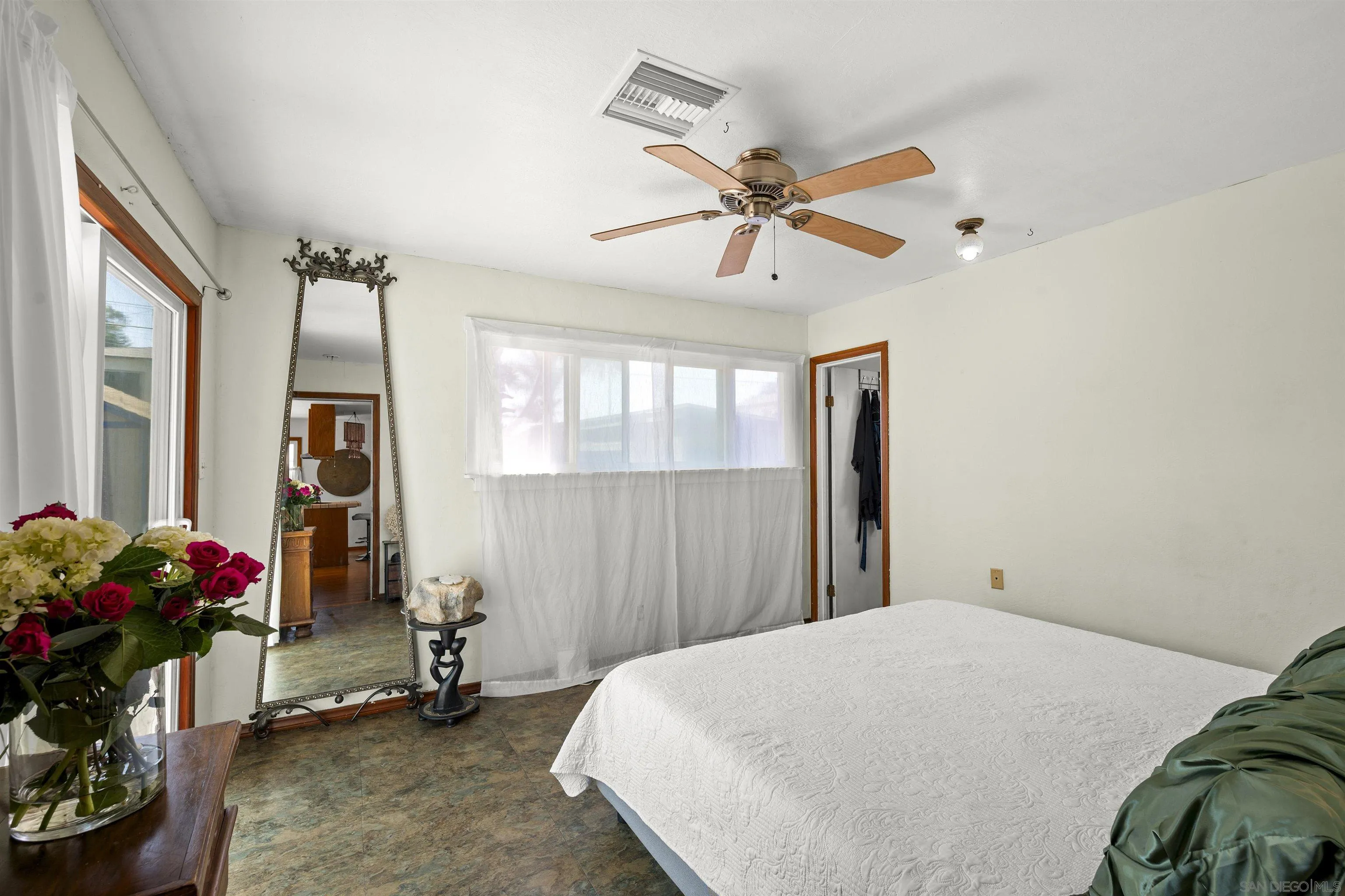 https://cdn.realtyfeed.com/cdn/127/260021611/36605a59a958624a632f7443e9f532fb.webp