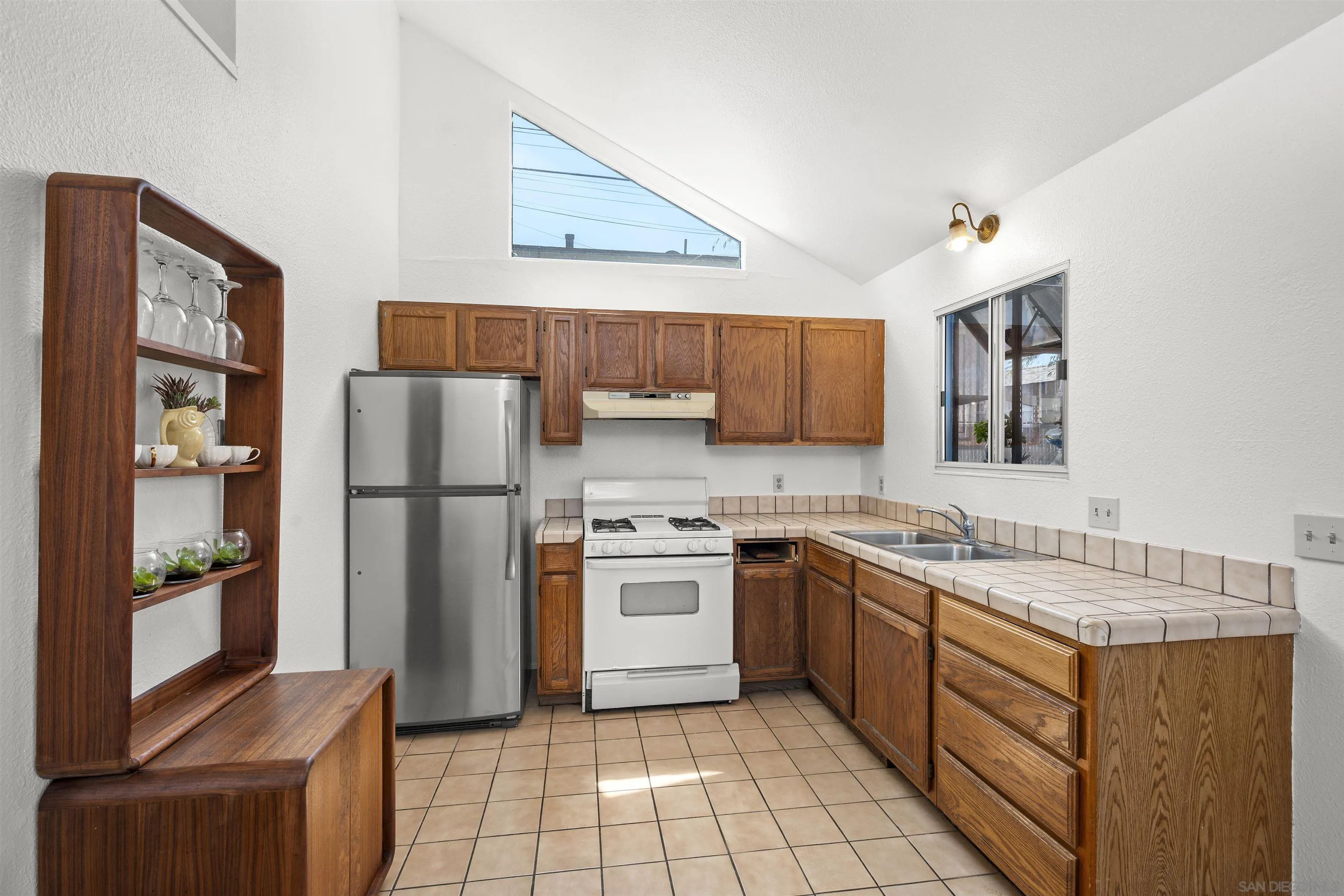https://cdn.realtyfeed.com/cdn/127/260021611/ac43f441297e70e0bd0d266fdff1a18c.webp