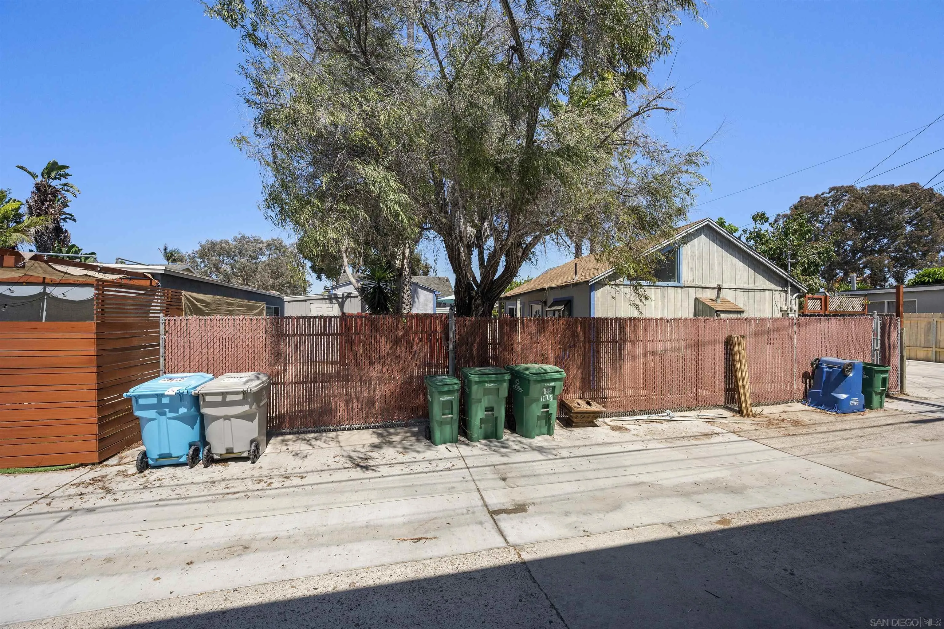 https://cdn.realtyfeed.com/cdn/127/260021611/af6a3d7d94bb8a7f2d639a5d4e7d5f7c.webp