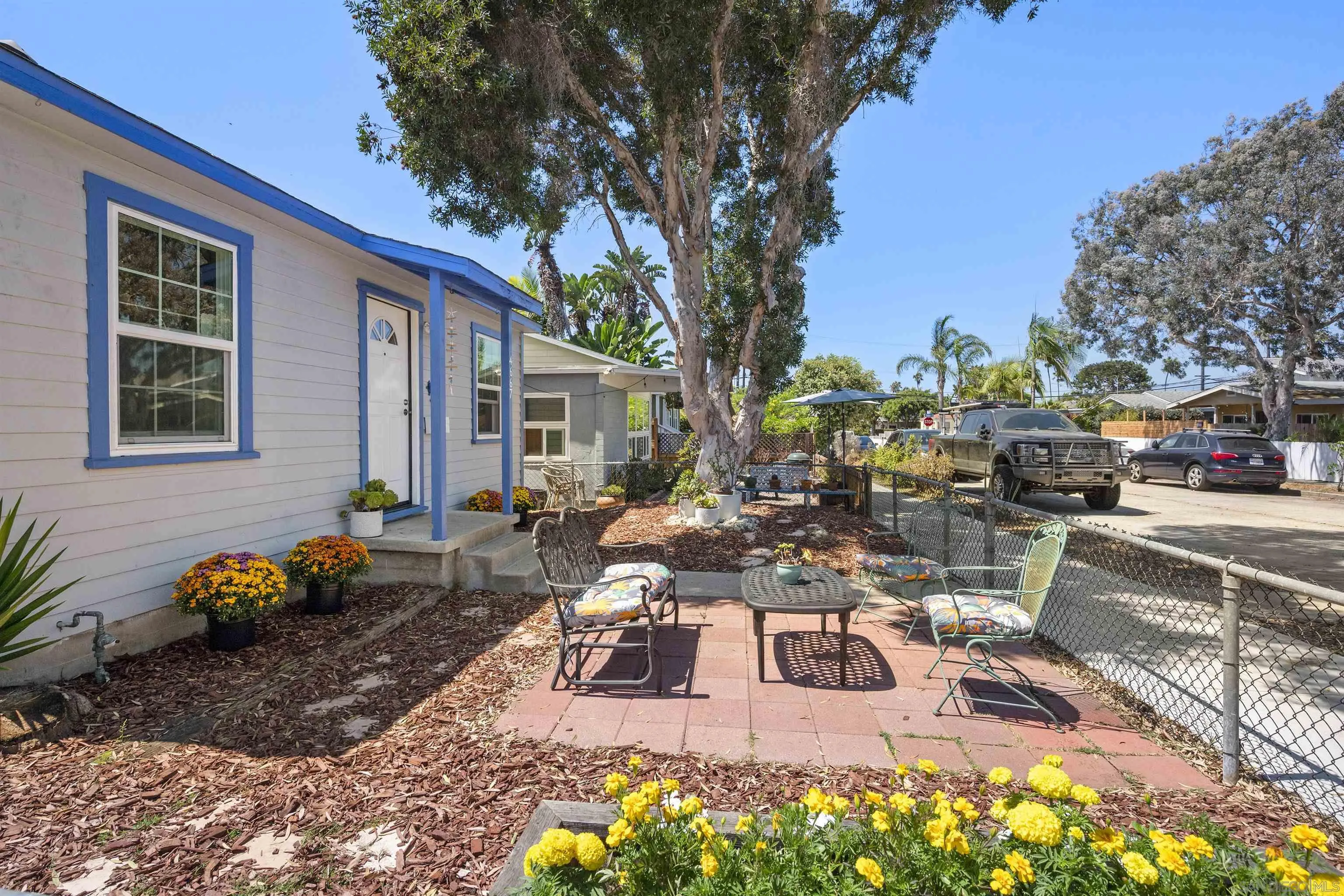 https://cdn.realtyfeed.com/cdn/127/260021611/dfe1e1edeffb4dd8cd54bf091ec5f95e.webp