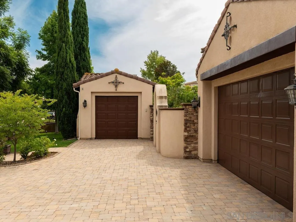 https://cdn.realtyfeed.com/cdn/127/260021614/123995d2ffa1f0596d5d62f400ccaddb.webp