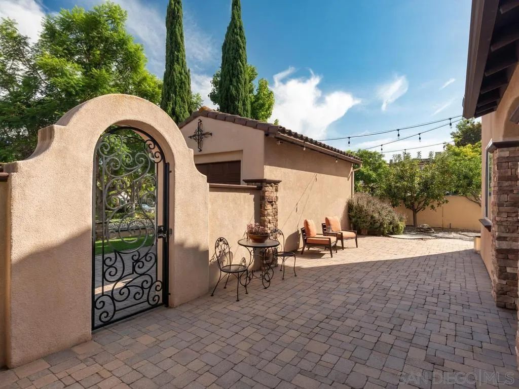 https://cdn.realtyfeed.com/cdn/127/260021614/8de856367f76cf9b98c644b3042bcf59.webp