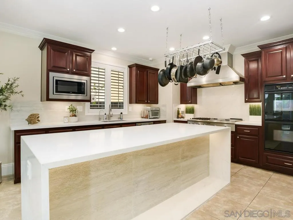 https://cdn.realtyfeed.com/cdn/127/260021614/e45dda21fc5ffb65e82cc55ec939fd50.webp