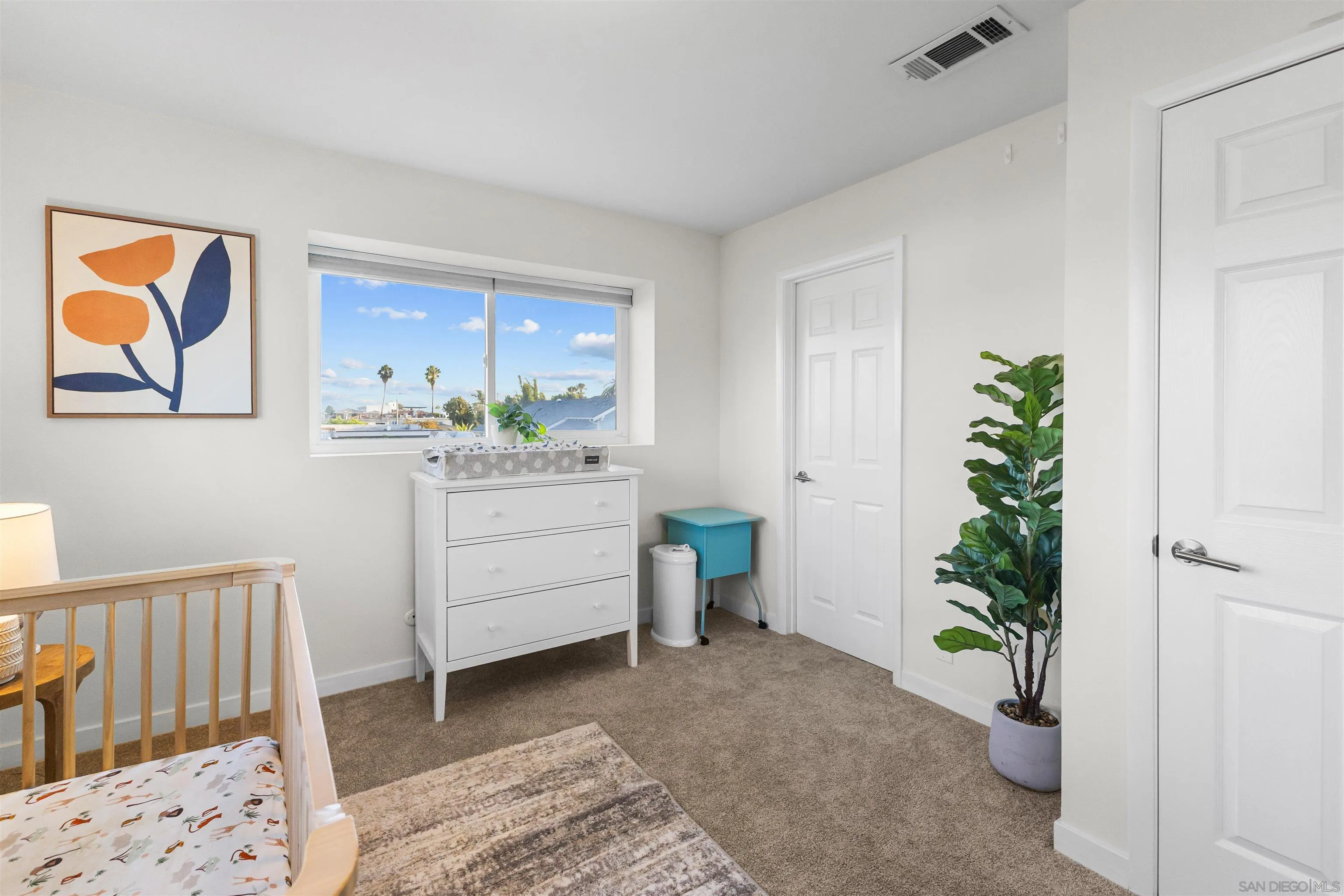 https://cdn.realtyfeed.com/cdn/127/260021615/6f883037df970654eefc569dc100a4fd.webp
