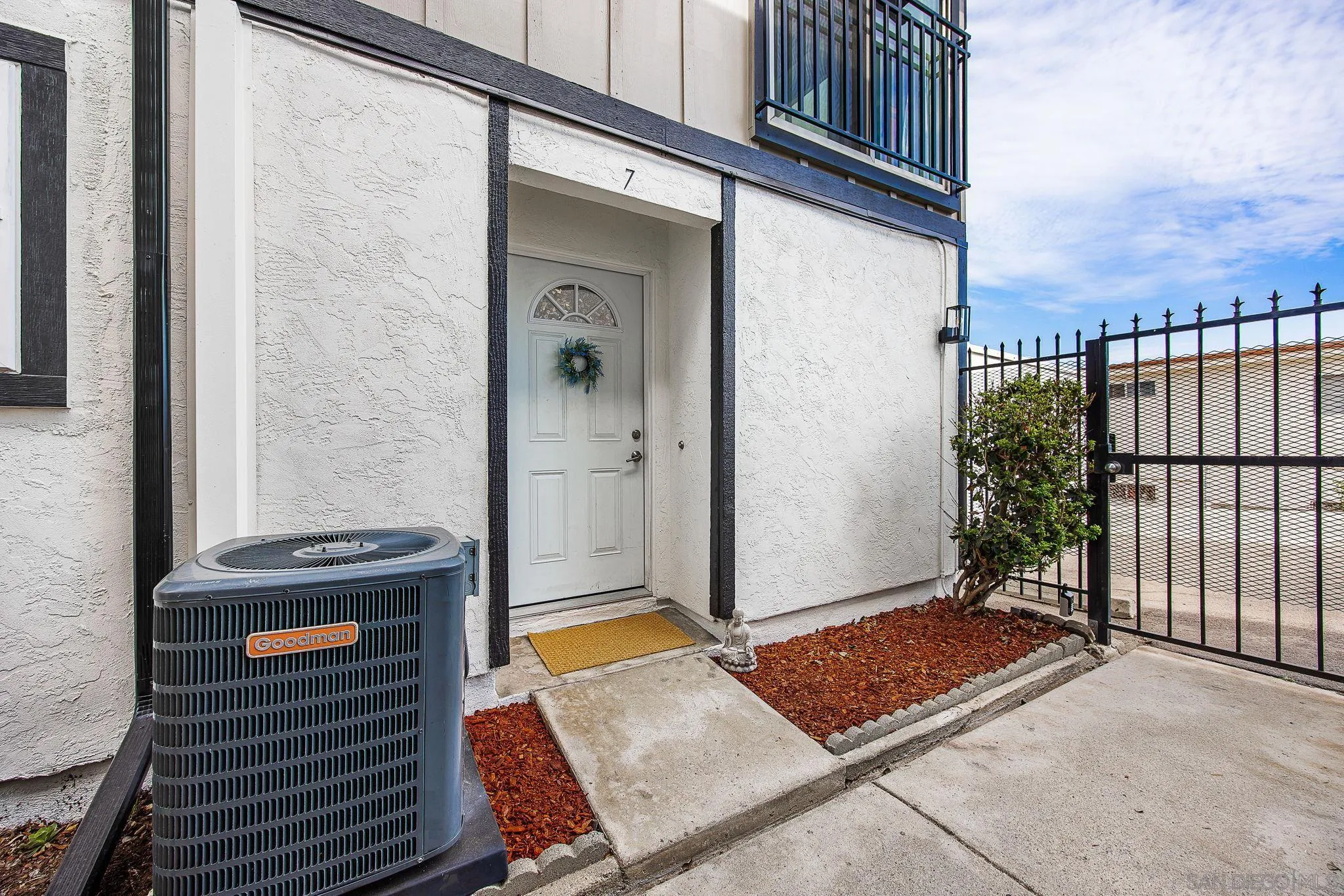 https://cdn.realtyfeed.com/cdn/127/260021615/78931a8ec1fd00c502a3cd26e16e8fea.webp