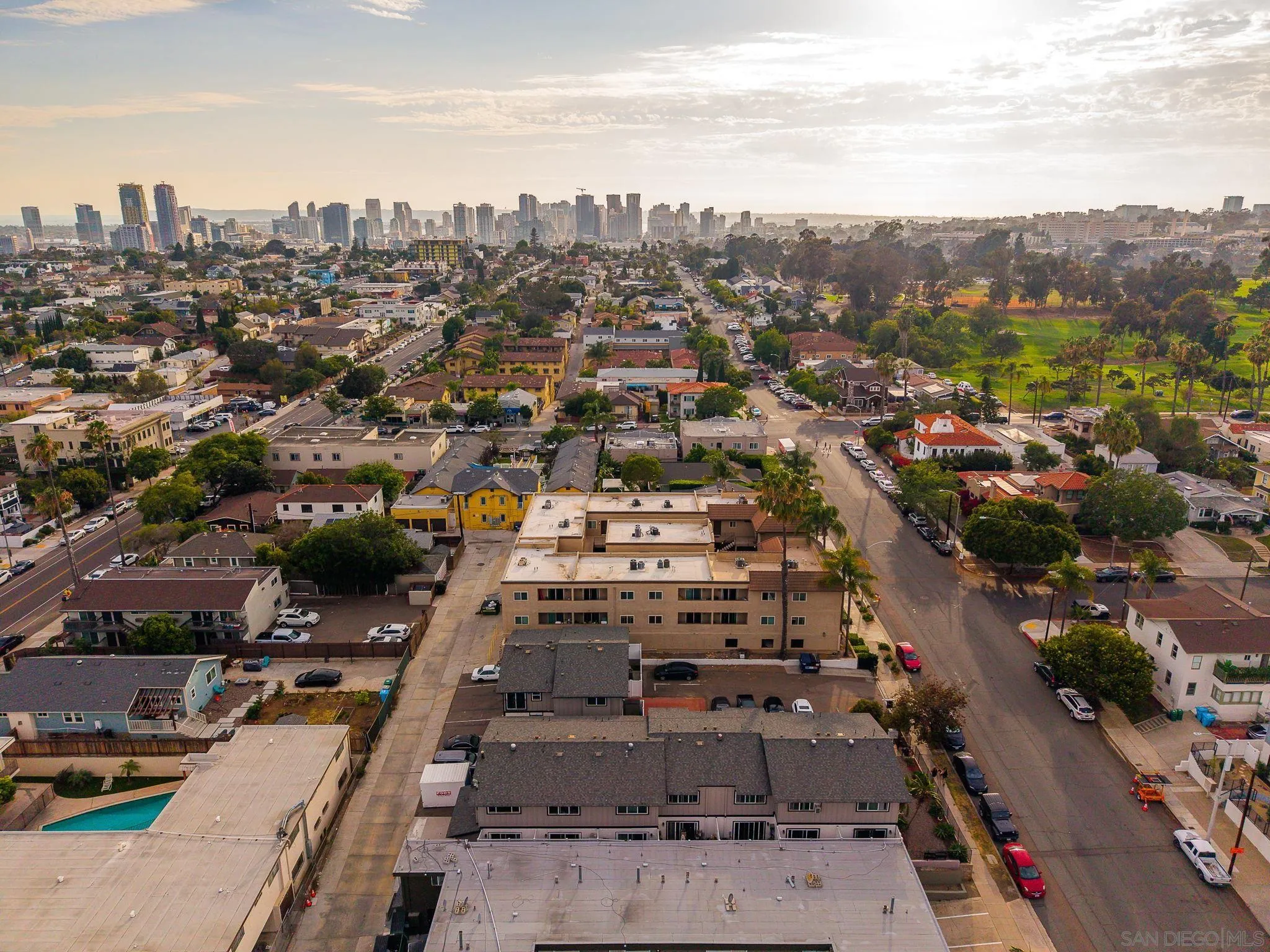 https://cdn.realtyfeed.com/cdn/127/260021615/9cacfe8c26a57d881d764550cea7b385.webp