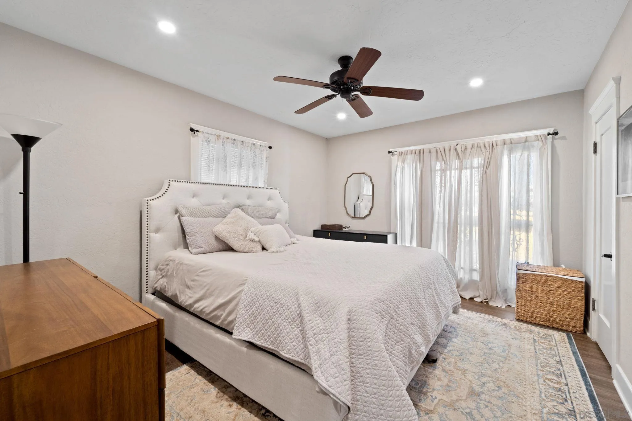 https://cdn.realtyfeed.com/cdn/127/260021619/11de0b83e59b64870589810092070cb7.webp