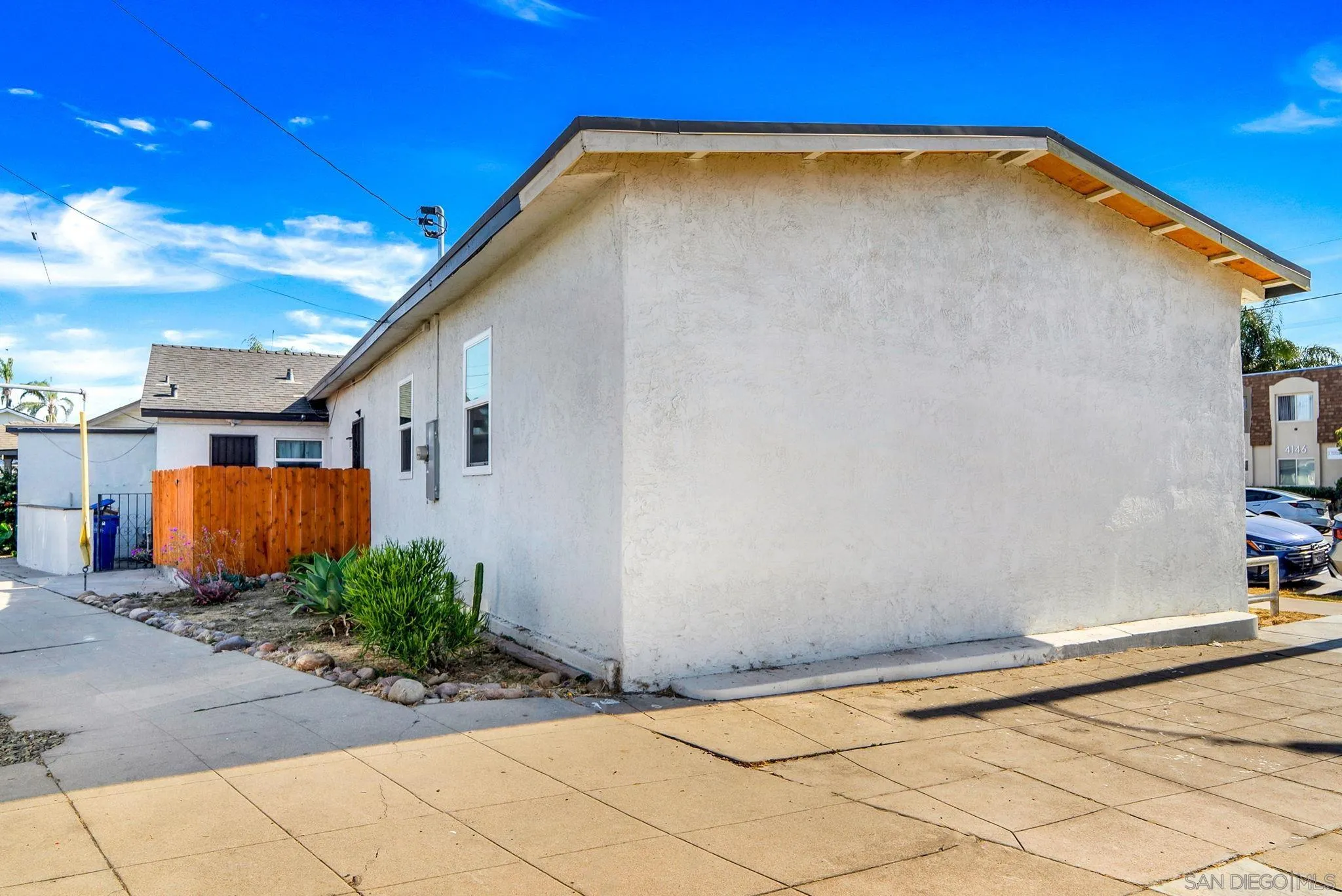 https://cdn.realtyfeed.com/cdn/127/260021619/180586f6e64a2bd6d53d6ab78c098747.webp