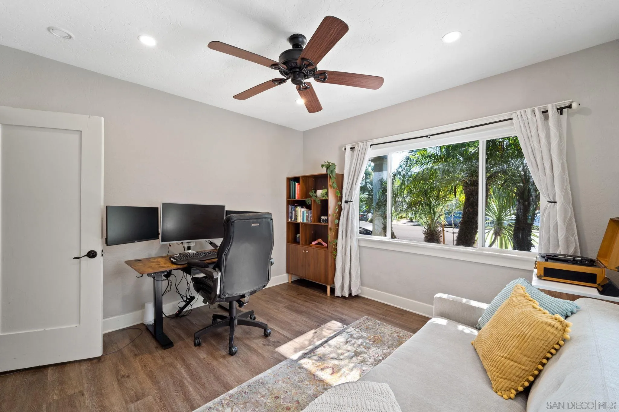 https://cdn.realtyfeed.com/cdn/127/260021619/1b8c2d9cc1444b97d78e414cf9593b45.webp