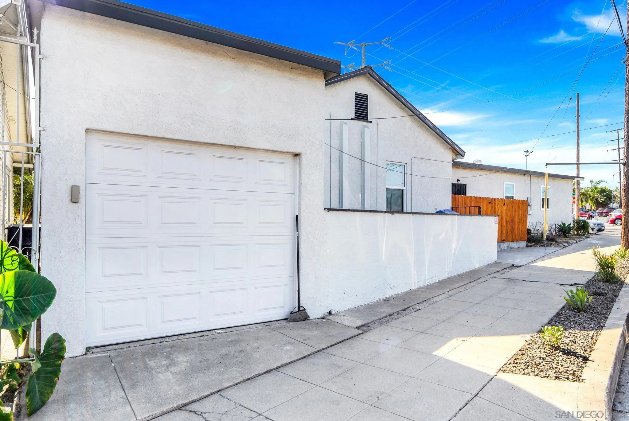 https://cdn.realtyfeed.com/cdn/127/260021619/59745185cd0a7047623705bd8cf905c0.webp