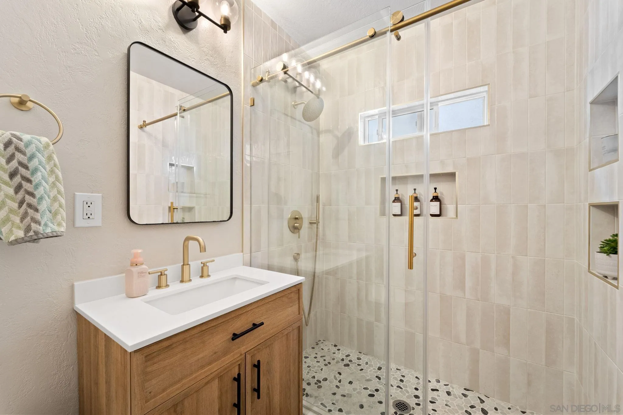 https://cdn.realtyfeed.com/cdn/127/260021619/7dd72730885a7cb001a7594ff21228d6.webp