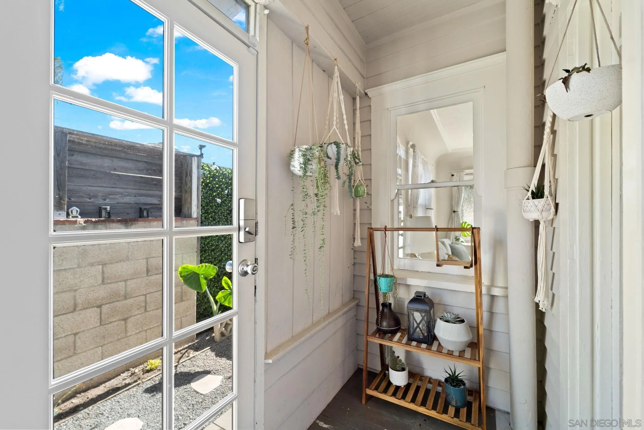 https://cdn.realtyfeed.com/cdn/127/260021619/f90f54a06af1d7e4caca84d85ffbe035.webp