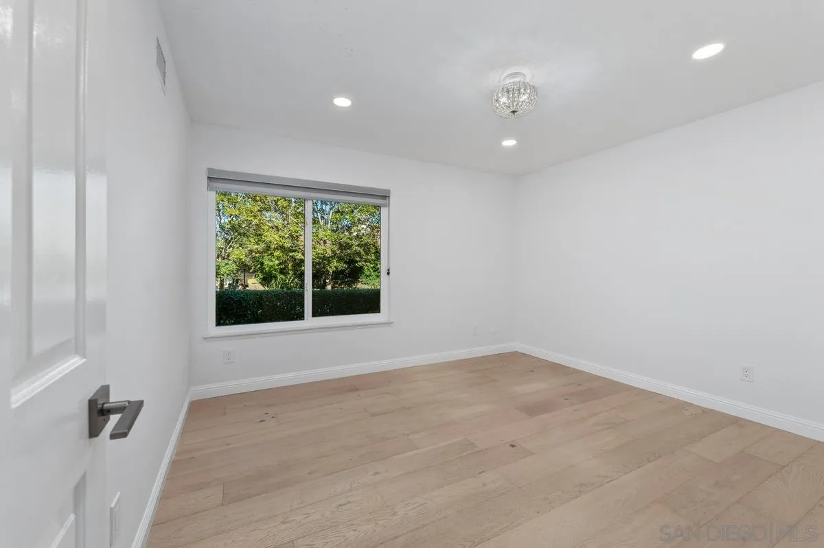 https://cdn.realtyfeed.com/cdn/127/260021620/1c3bd86ef887f762a633bdf3318df7c2.webp