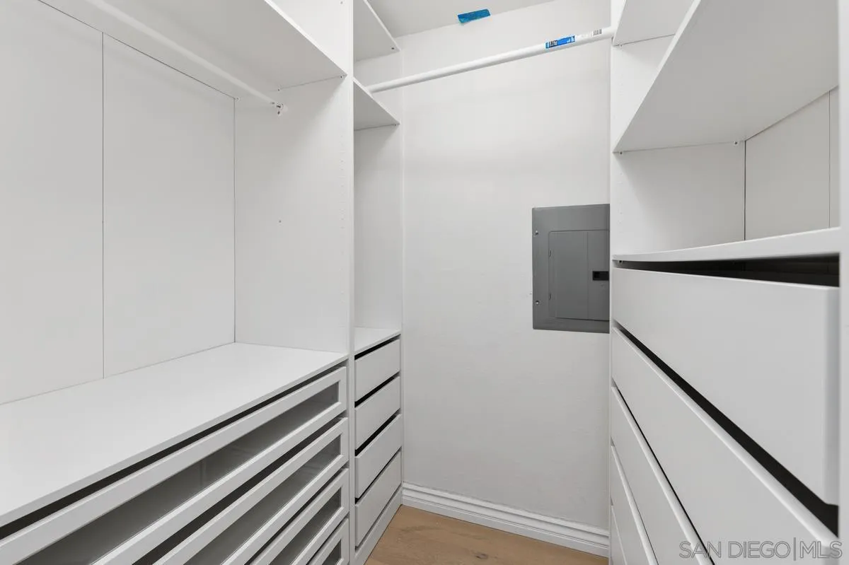 https://cdn.realtyfeed.com/cdn/127/260021620/d8214611820b874331941104da0b5560.webp