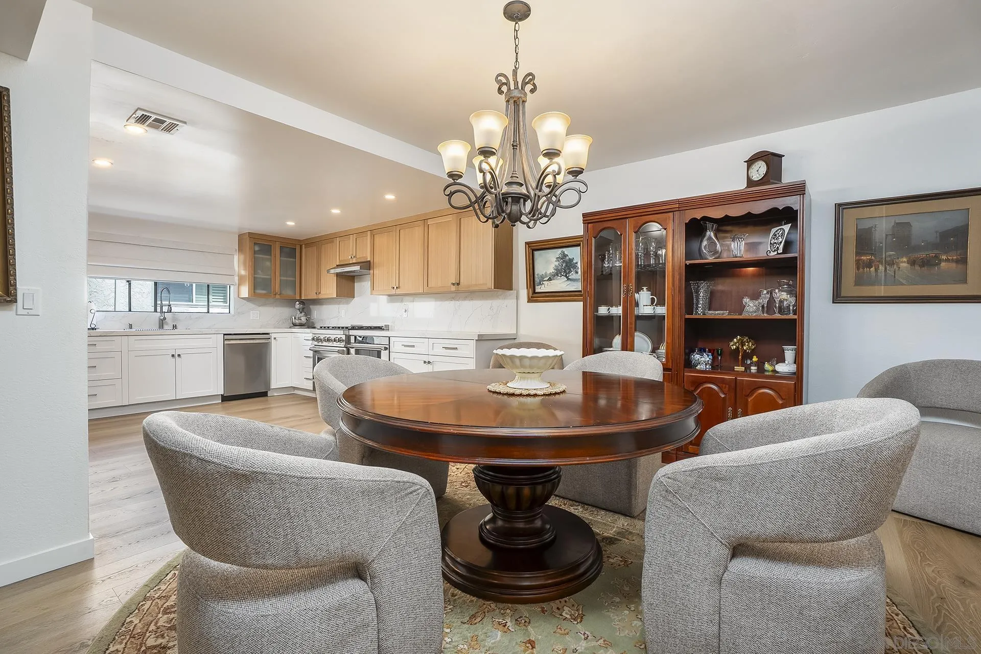 https://cdn.realtyfeed.com/cdn/127/260021624/7204fad892d18c4855a322ce4826fc34.webp