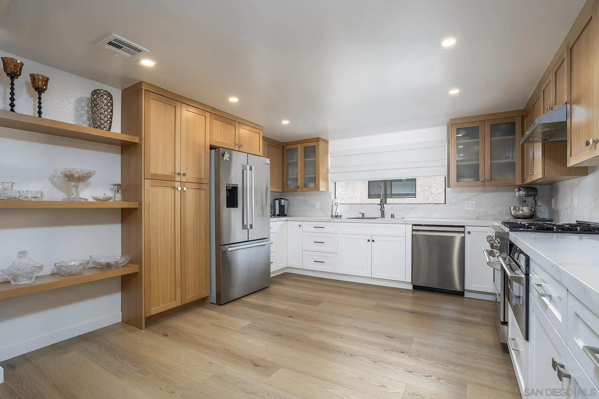 https://cdn.realtyfeed.com/cdn/127/260021624/b299d0d8bfaa2f03c58593f54114bbed.webp