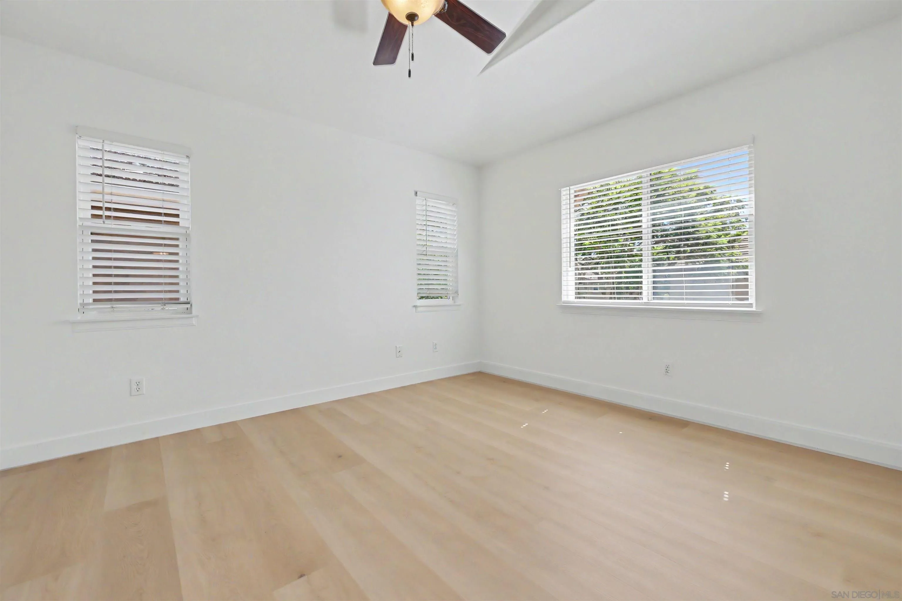https://cdn.realtyfeed.com/cdn/127/260021625/1980a9c91d37cf6f5fcce9a0c6b06d0d.webp