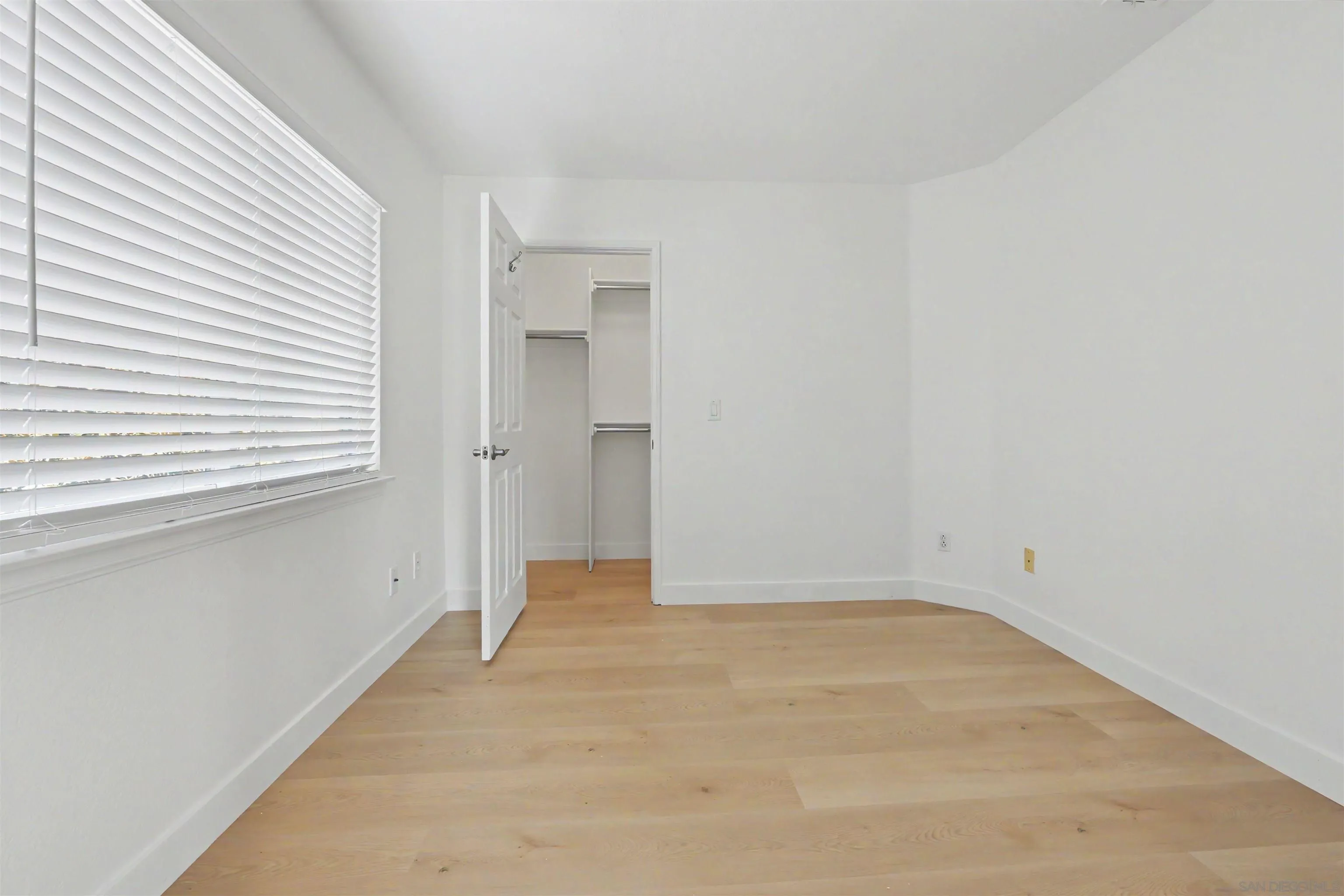https://cdn.realtyfeed.com/cdn/127/260021625/42d2f0f450d7974c8418db4b671aa033.webp