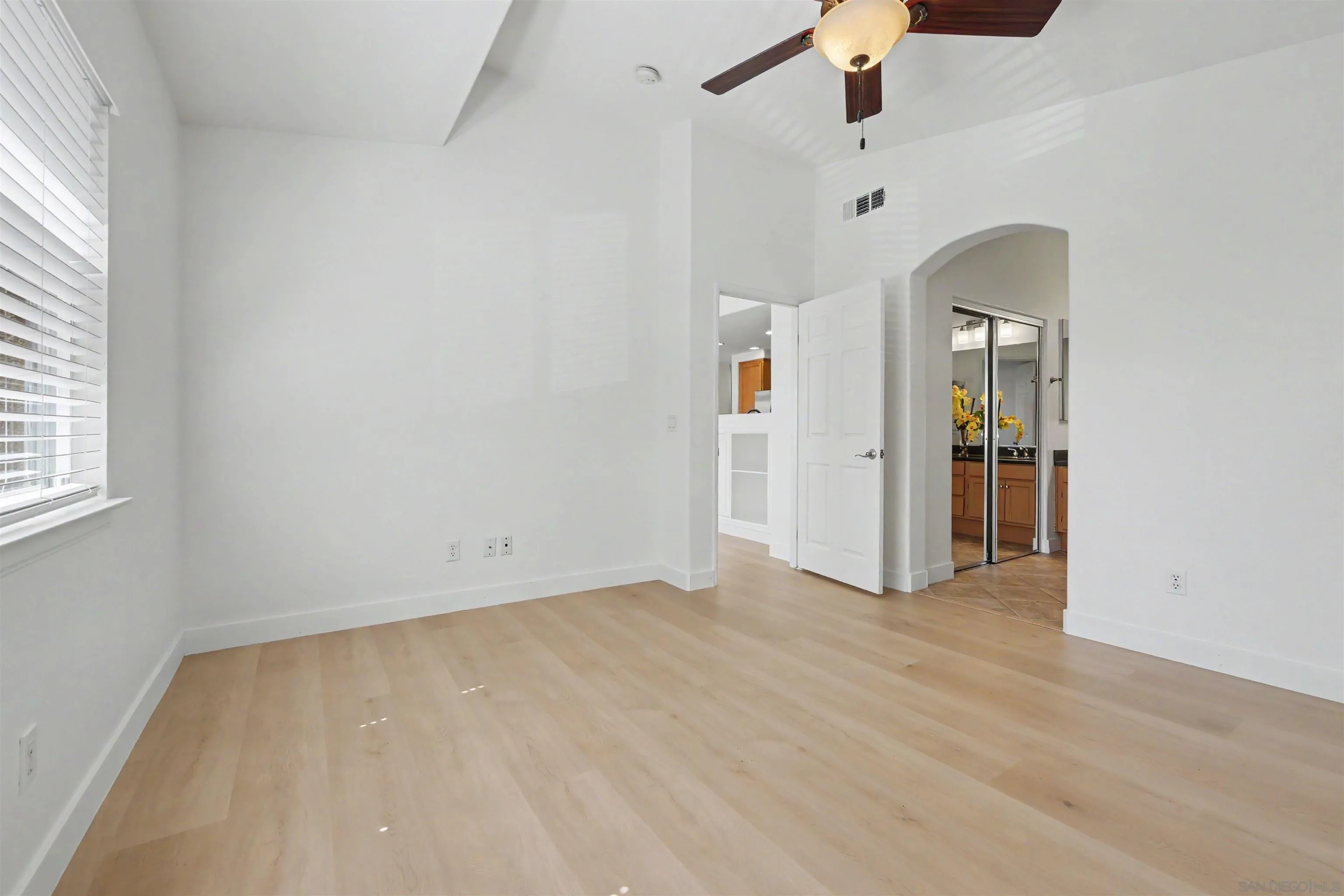https://cdn.realtyfeed.com/cdn/127/260021625/467d97b89c4d99c66c64afce81944474.webp