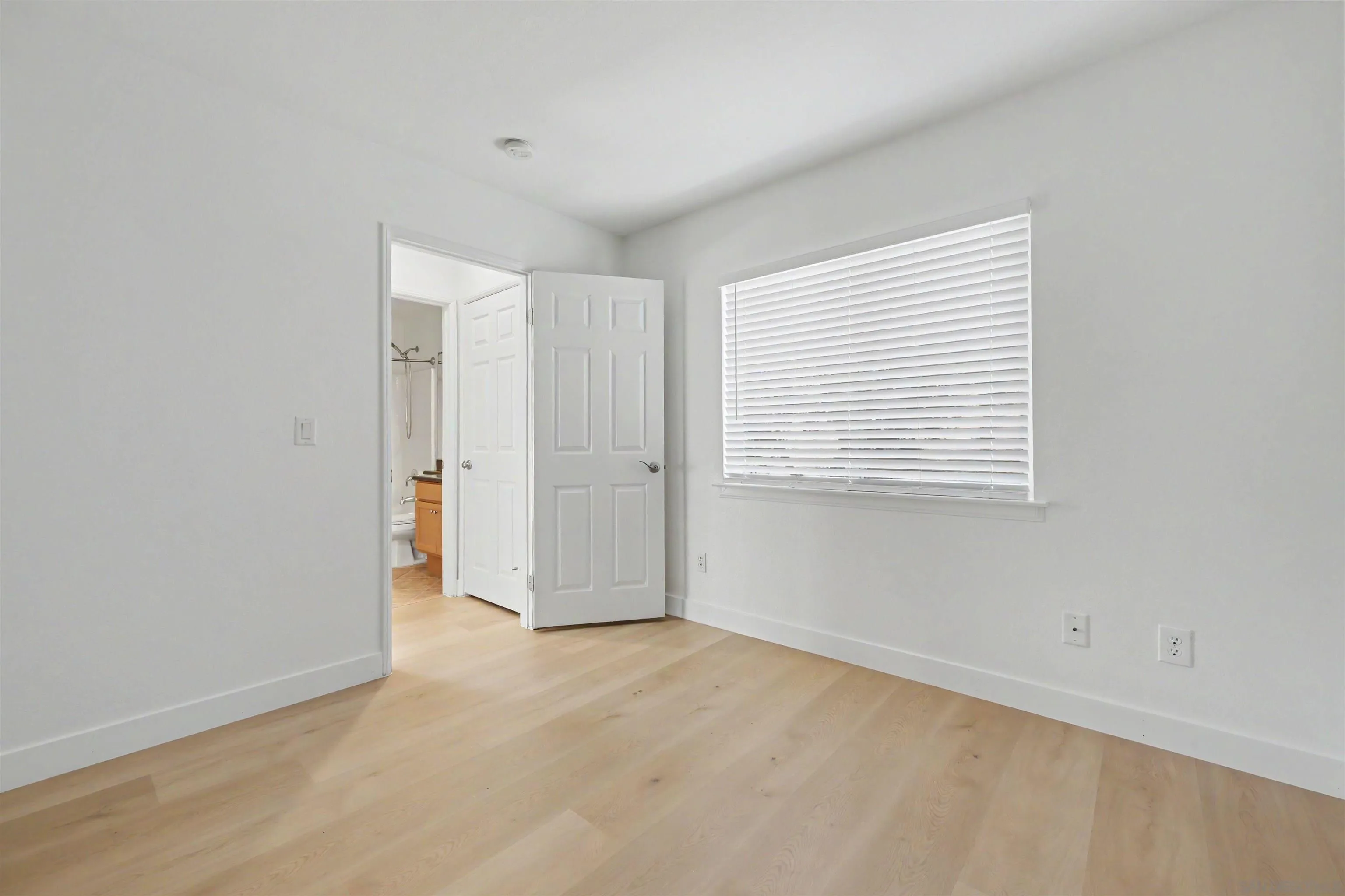 https://cdn.realtyfeed.com/cdn/127/260021625/8780148be2717f7b1338fe434becb4c7.webp
