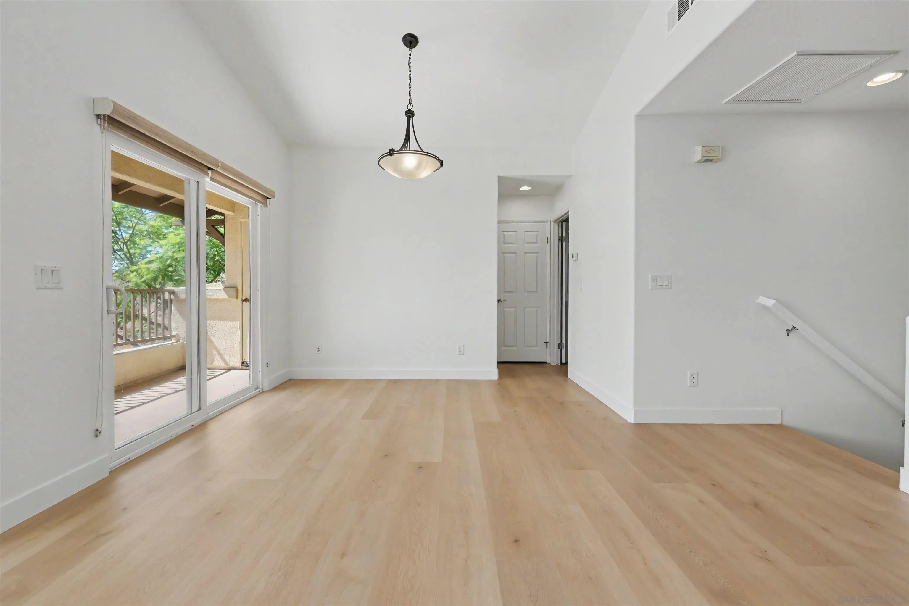 https://cdn.realtyfeed.com/cdn/127/260021625/fdf2016ec87c8b957ec0cc4e13b14f6d.webp