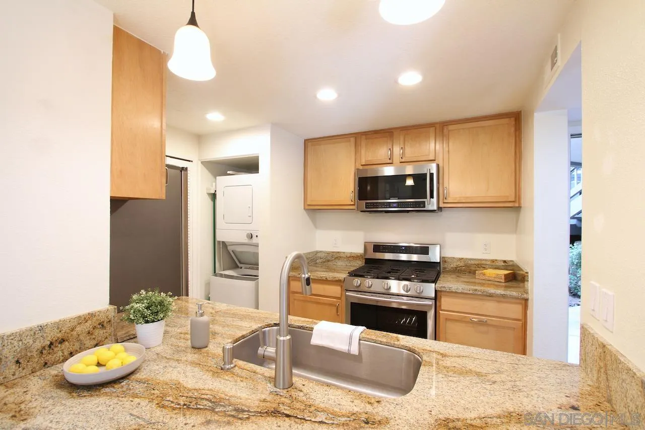 3021 Golden Oak Way, Spring Valley, CA 91978 - Photo 5 of 20, Spring Valley, CA