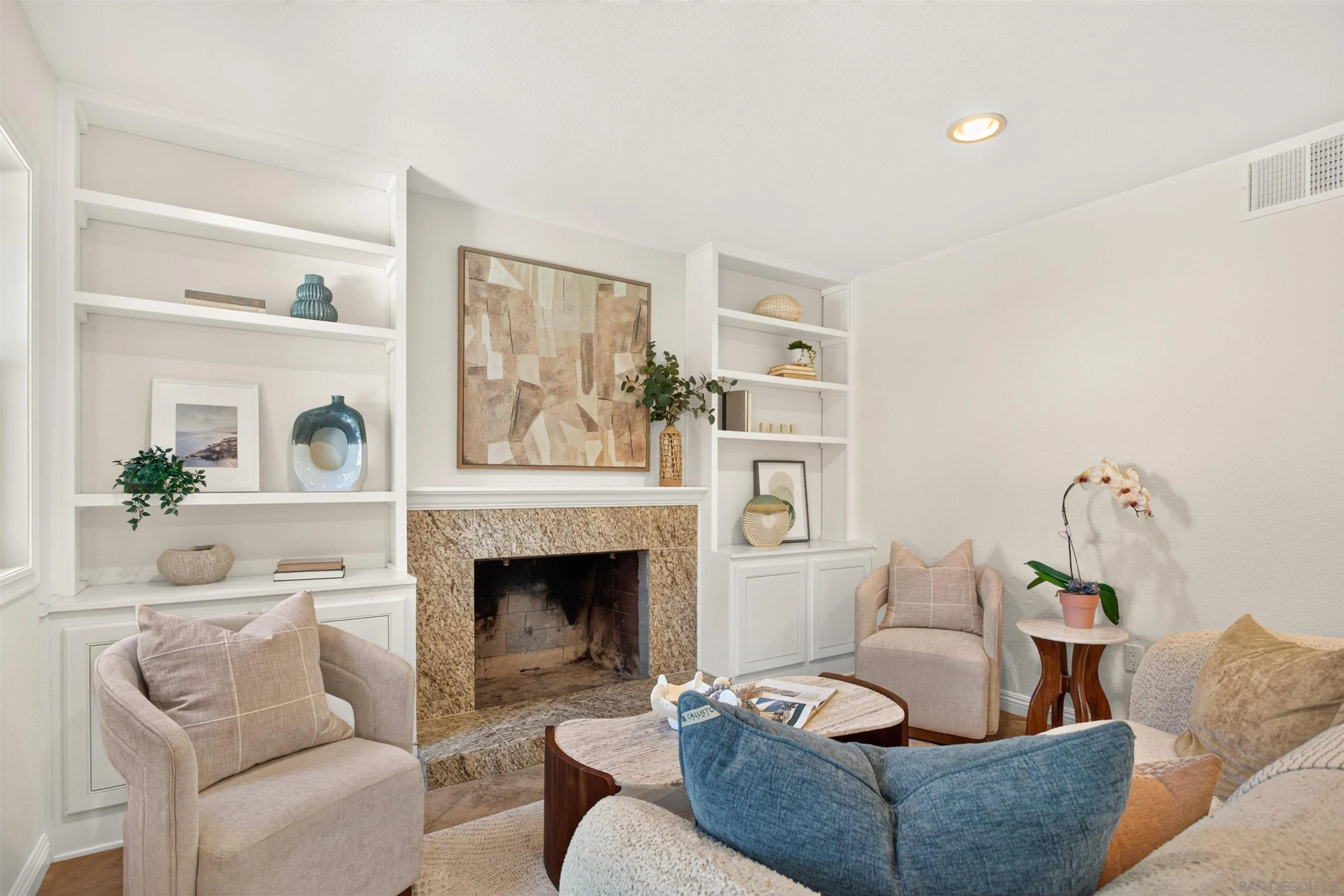 https://cdn.realtyfeed.com/cdn/127/260021627/37caaa33b7499c635c091ac3c954f233.webp