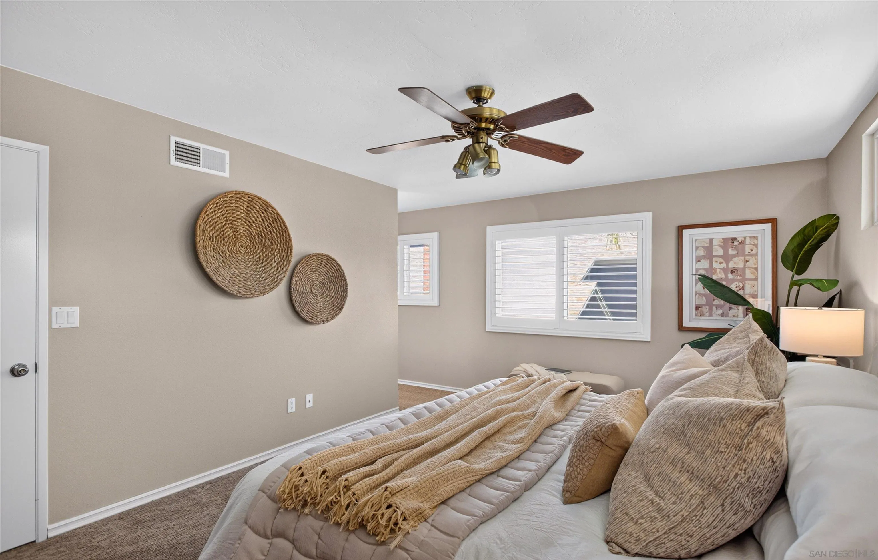 https://cdn.realtyfeed.com/cdn/127/260021627/8057b7985992a798dc472ca50f98f591.webp