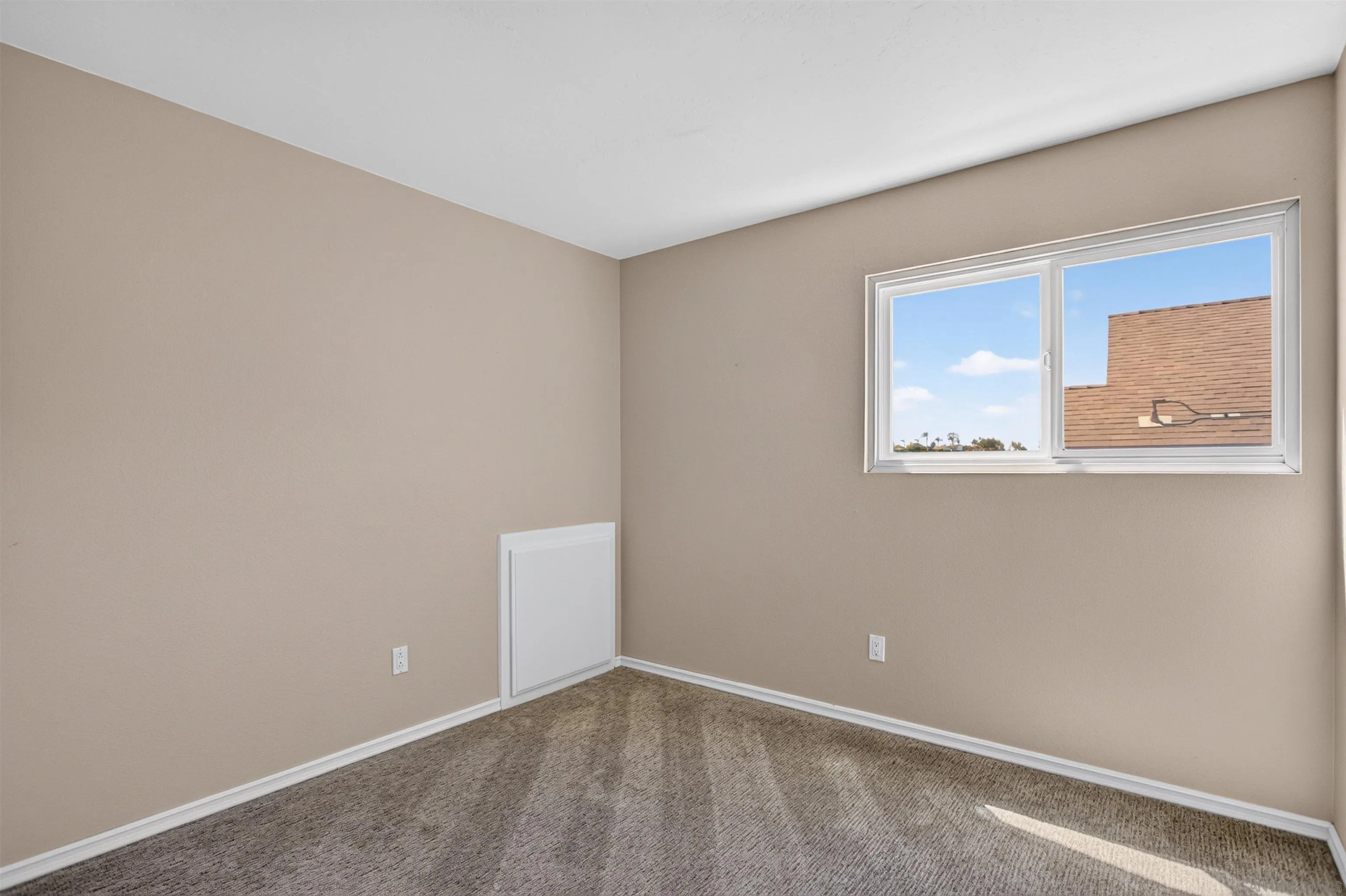 https://cdn.realtyfeed.com/cdn/127/260021627/8ec624c6dda7d2095c0d60c07480d4a9.webp