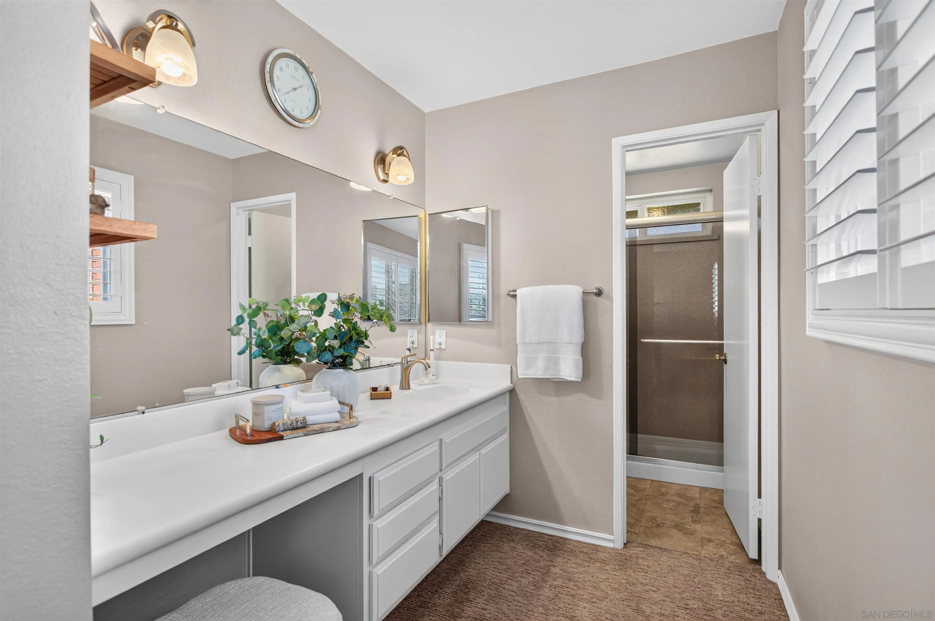 https://cdn.realtyfeed.com/cdn/127/260021627/928ba160af9277ba3971c185316dab15.webp