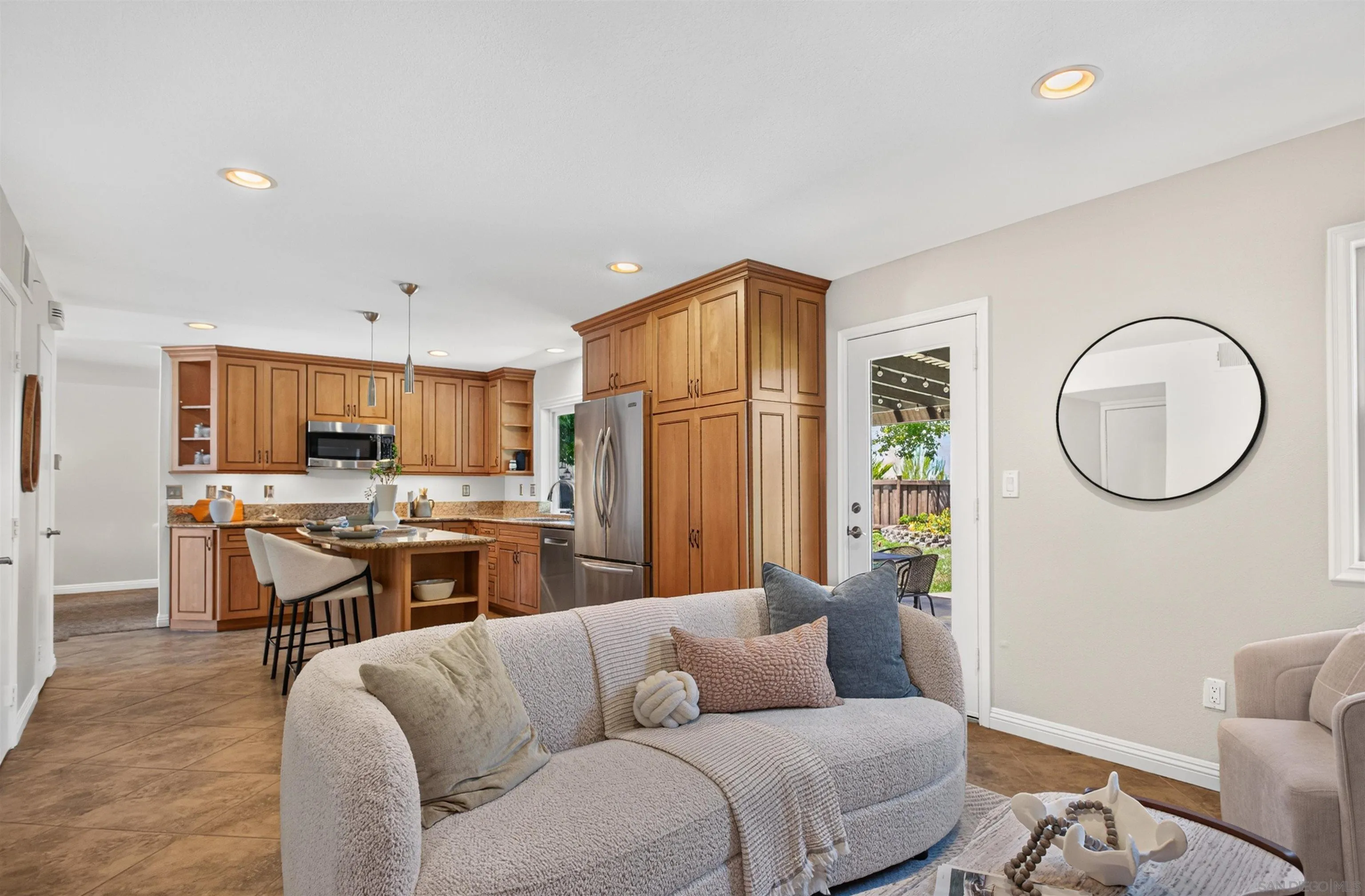 https://cdn.realtyfeed.com/cdn/127/260021627/b94dd6e95fa9748c6957a59f155b165c.webp
