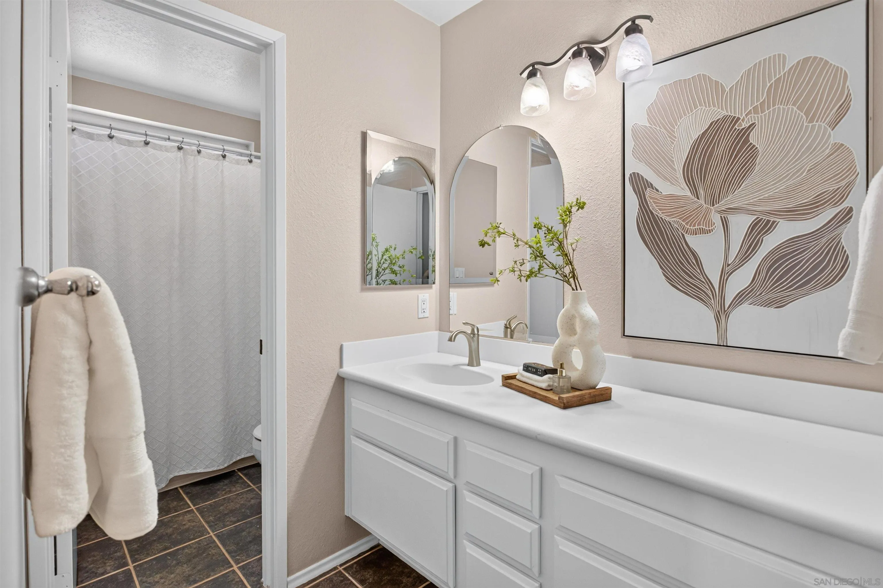https://cdn.realtyfeed.com/cdn/127/260021627/cde2def41e3582408a5840ba9b209cc2.webp