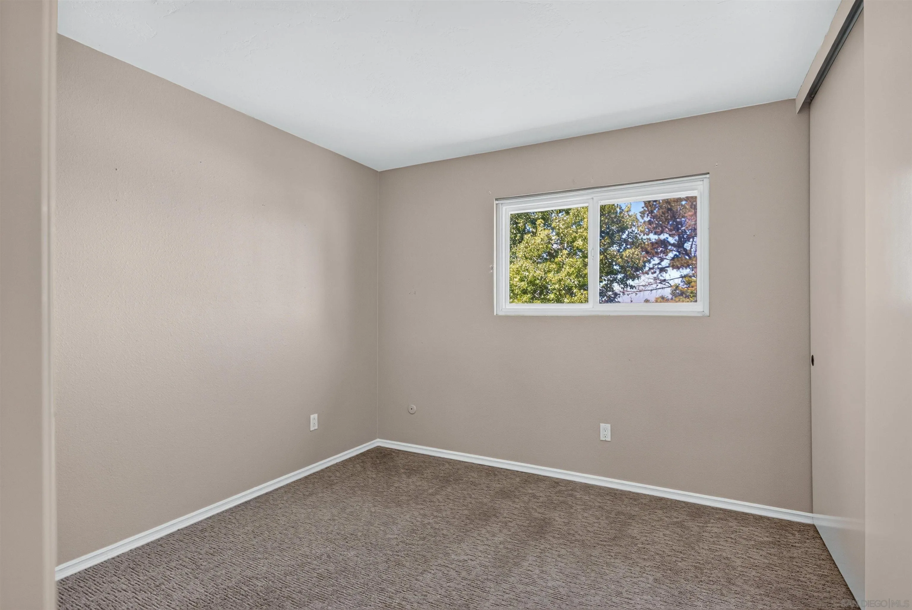https://cdn.realtyfeed.com/cdn/127/260021627/df4056c712b85d63e61caab306f34e31.webp