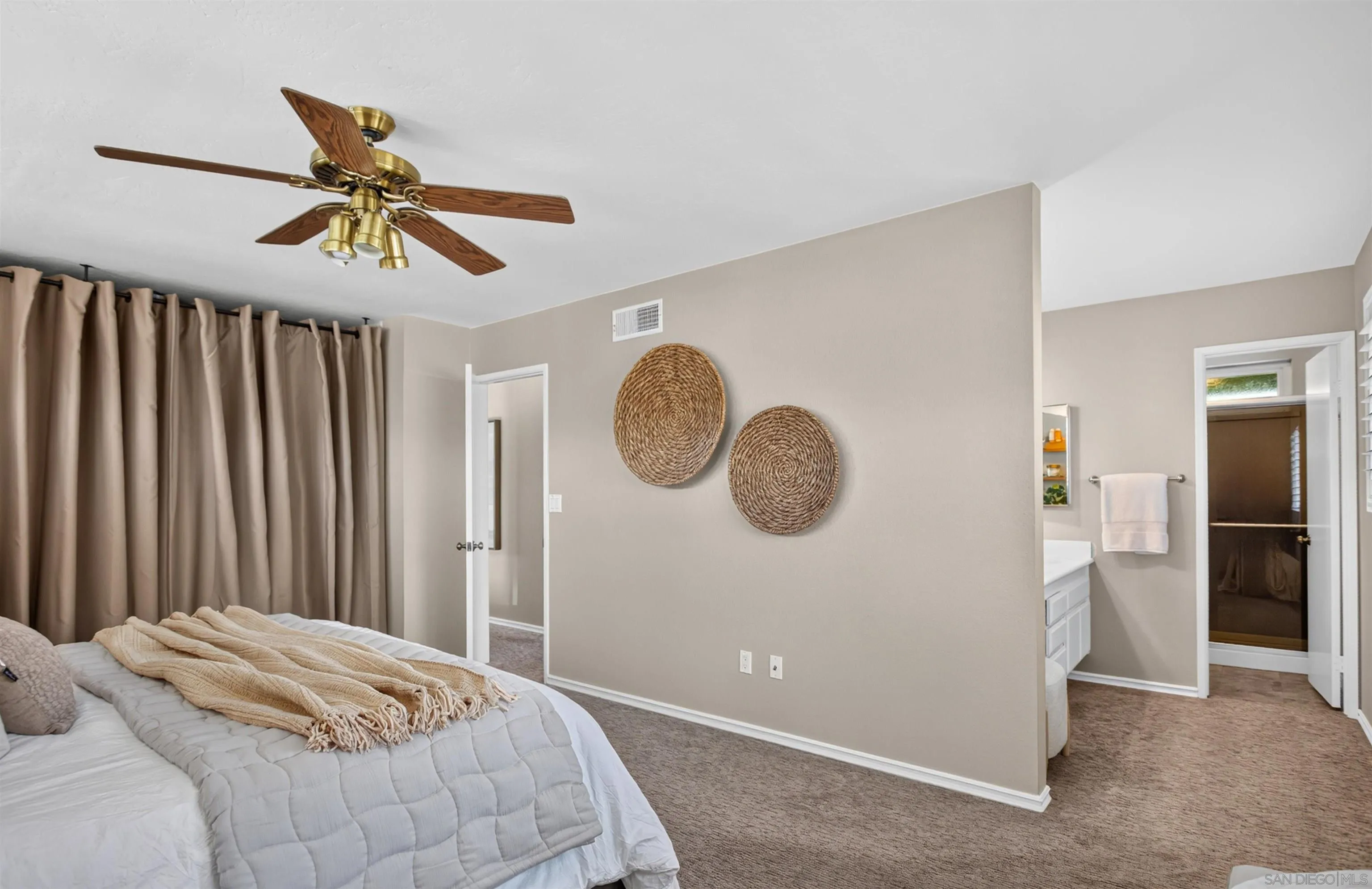 https://cdn.realtyfeed.com/cdn/127/260021627/e614858b8aacf6ed8b9c78c8d9ad5477.webp